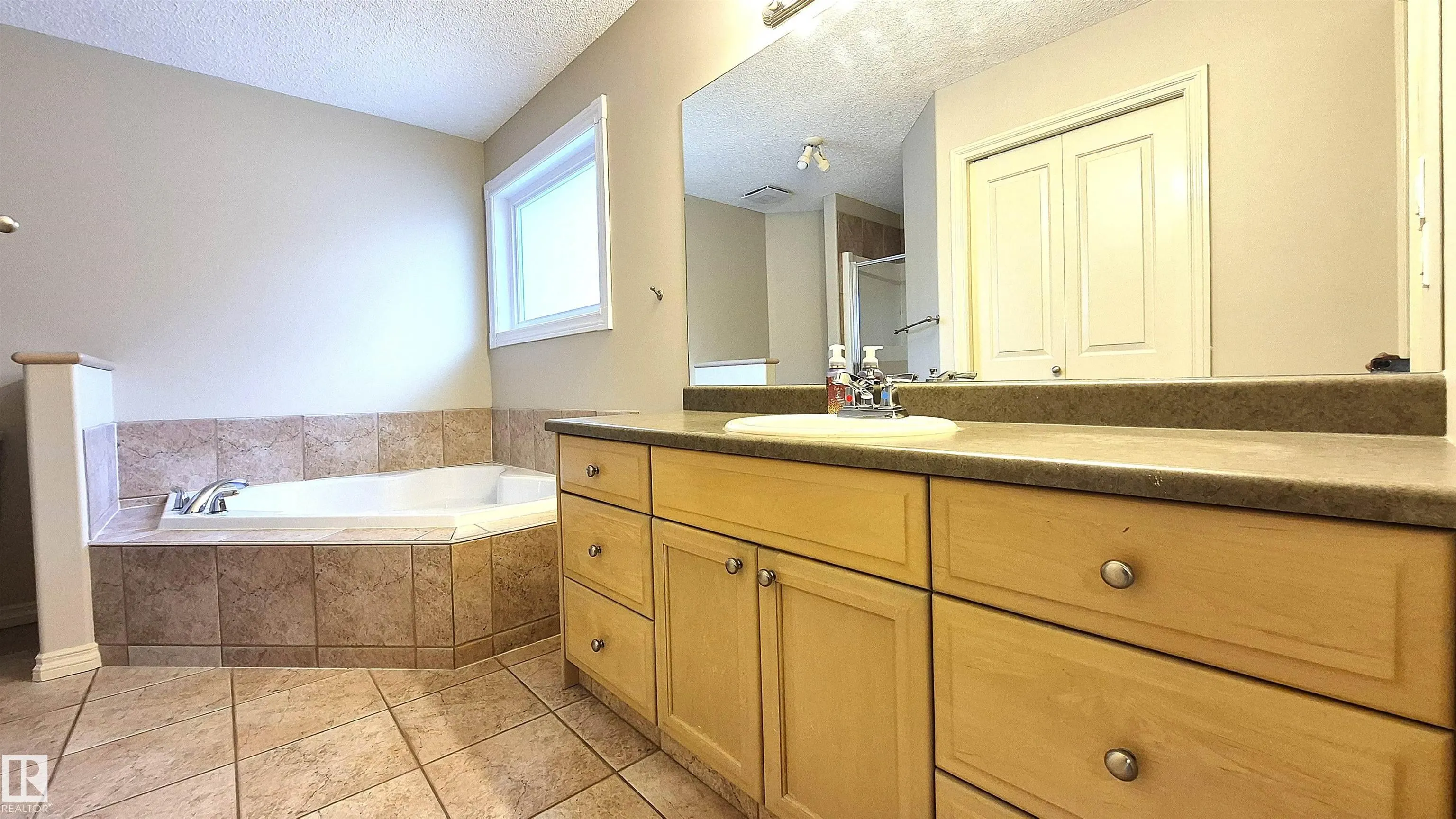 125 Coloniale Way