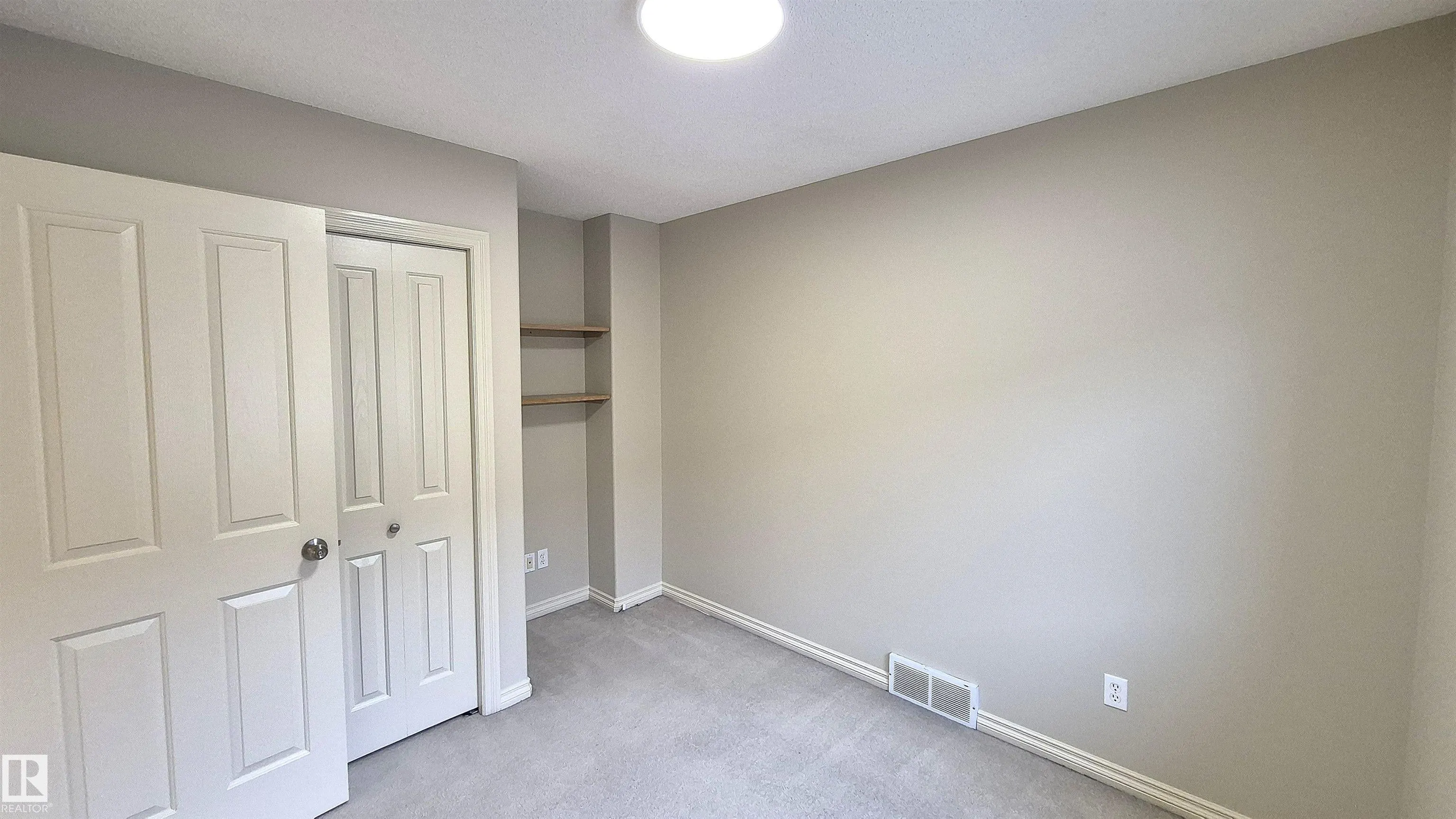 125 Coloniale Way
