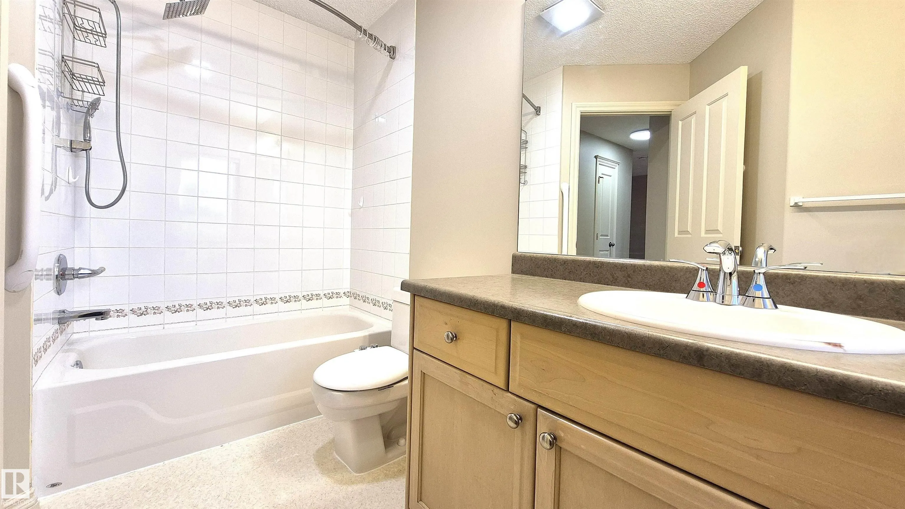 125 Coloniale Way