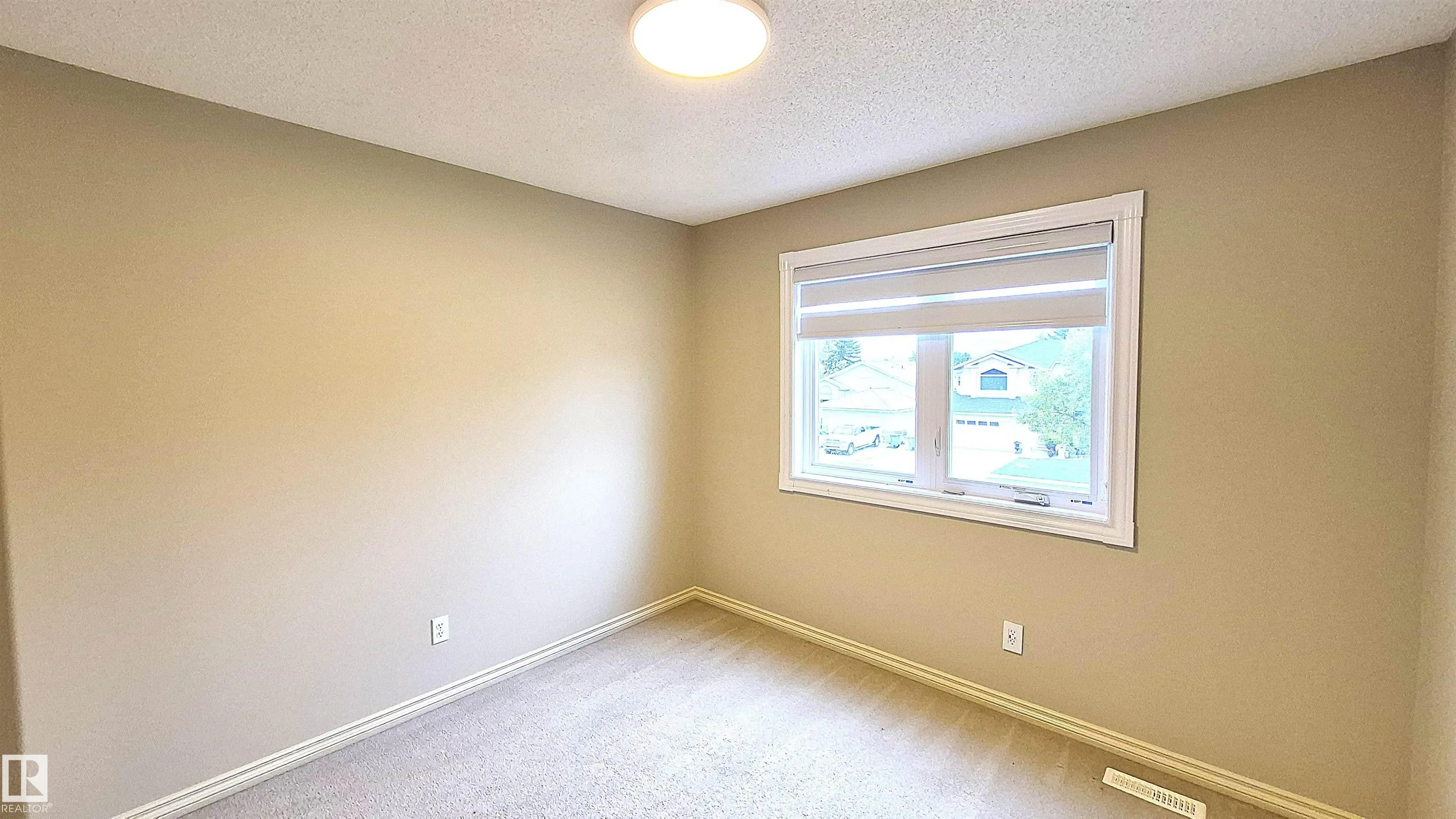 125 Coloniale Way