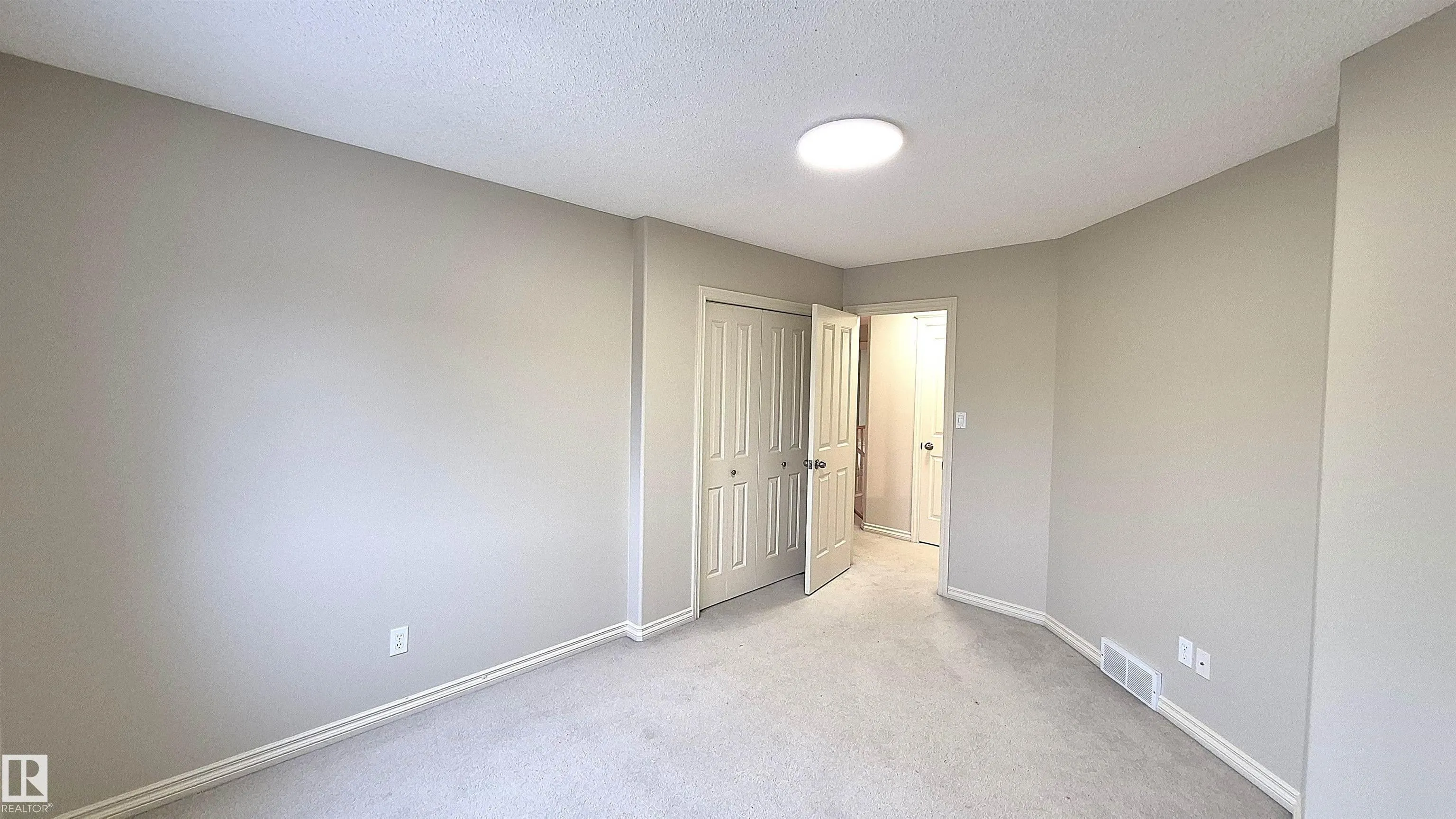 125 Coloniale Way