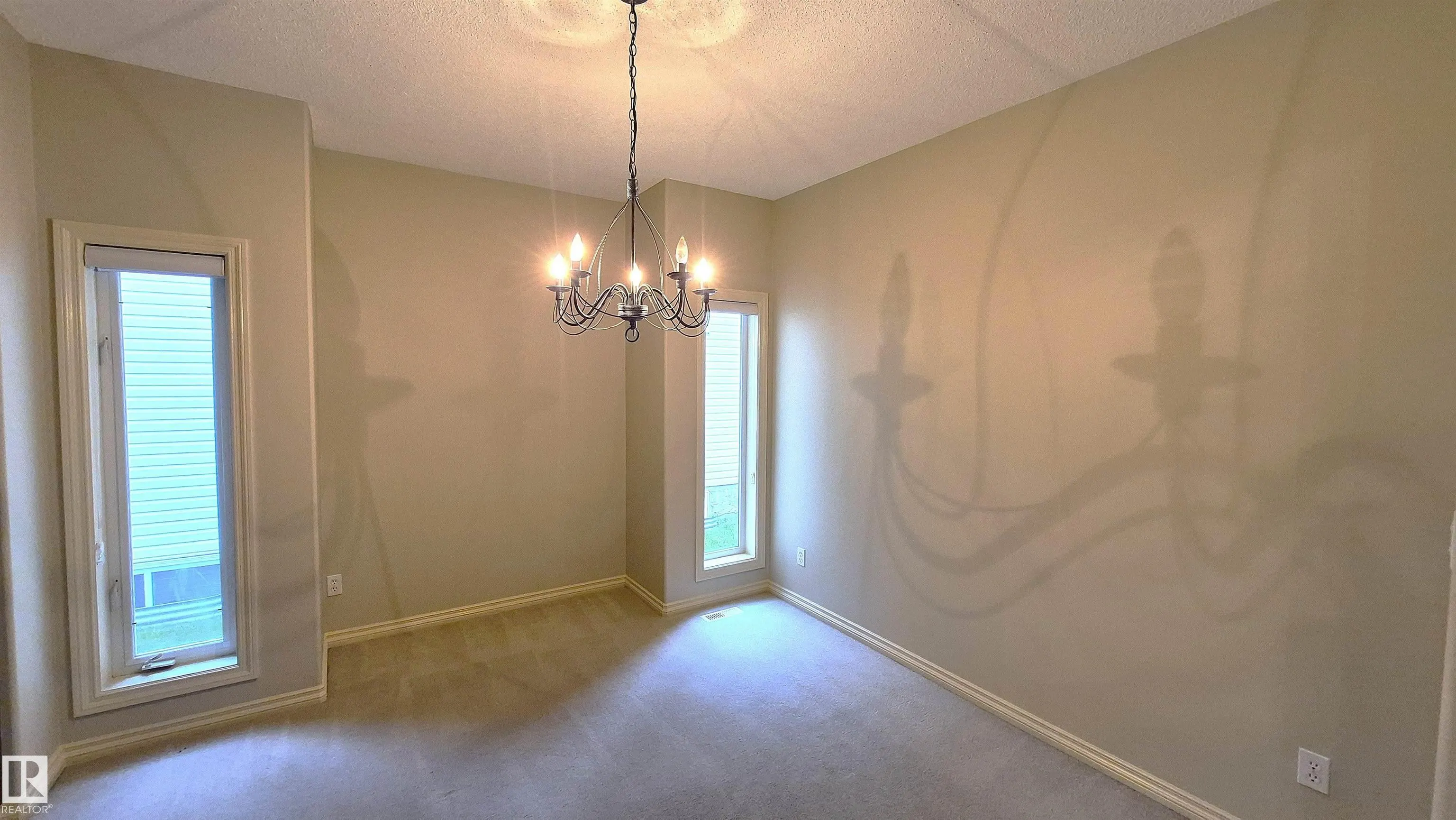 125 Coloniale Way