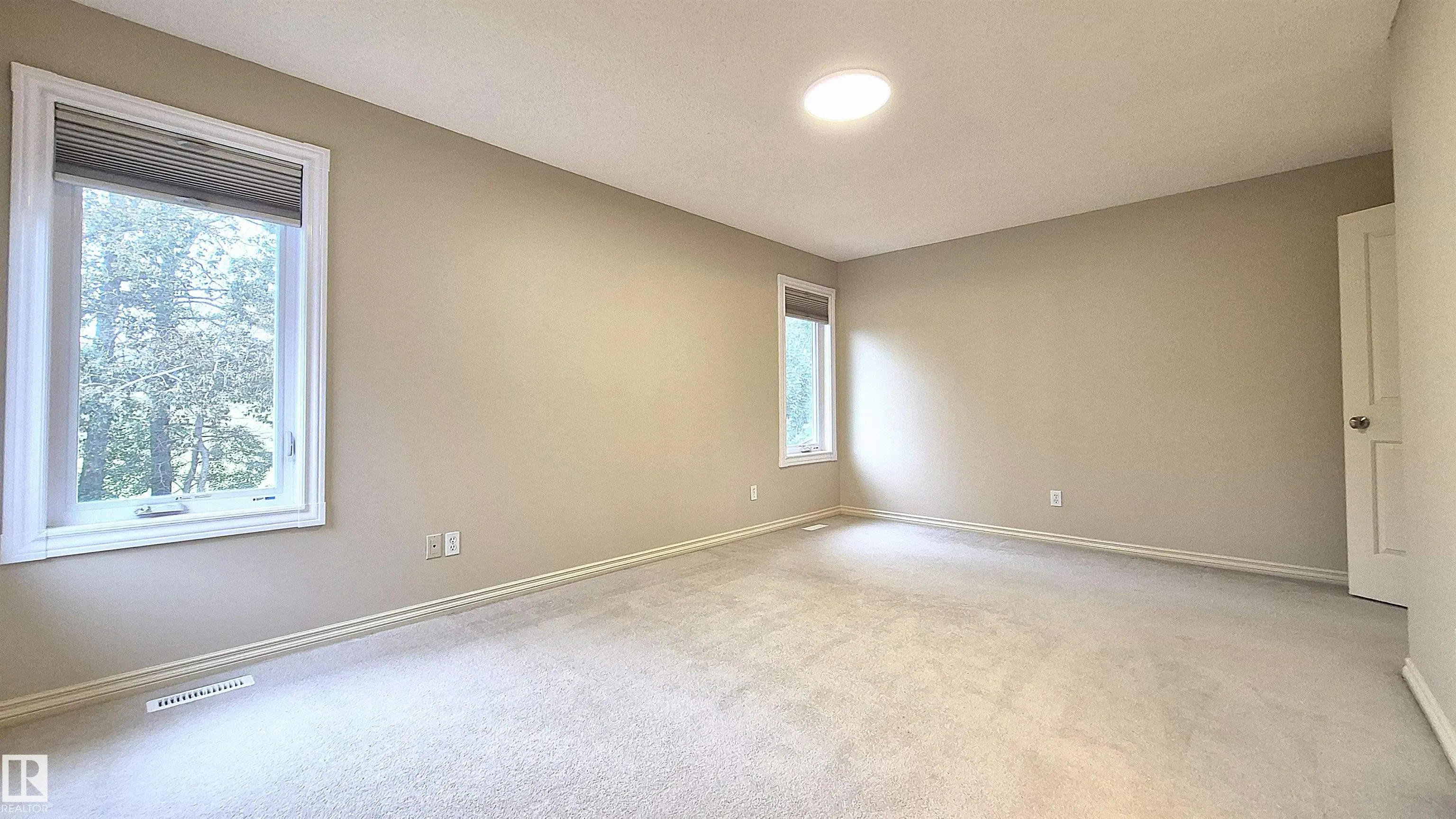 125 Coloniale Way