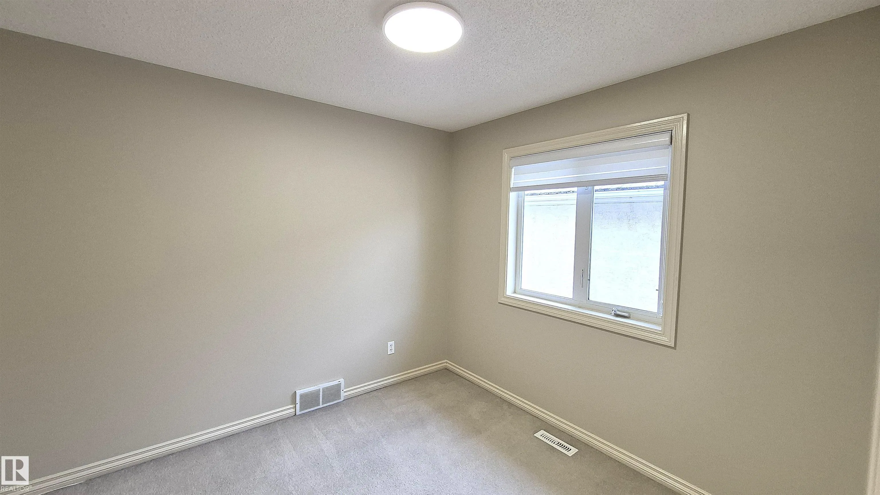 125 Coloniale Way