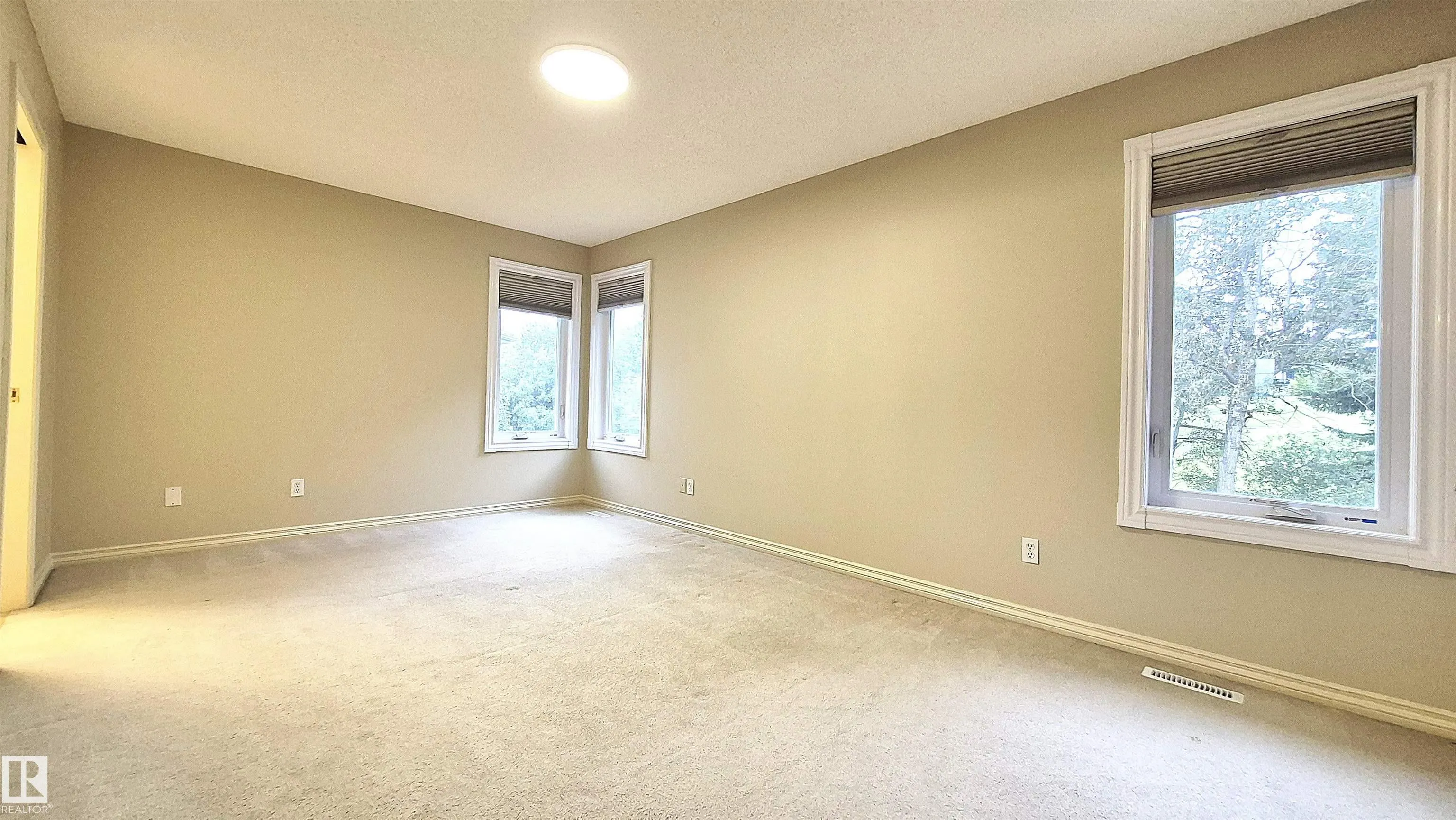 125 Coloniale Way