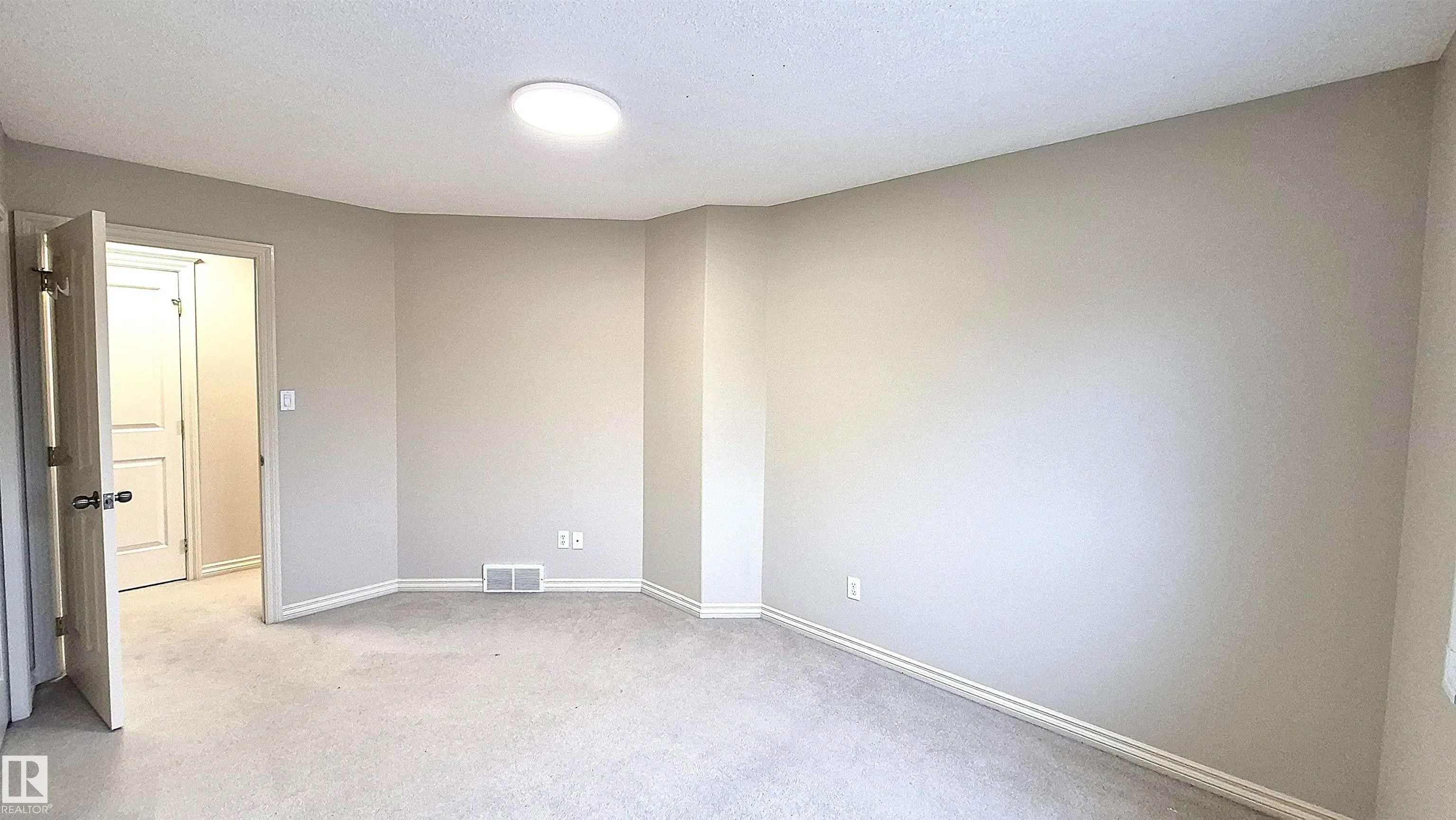 125 Coloniale Way