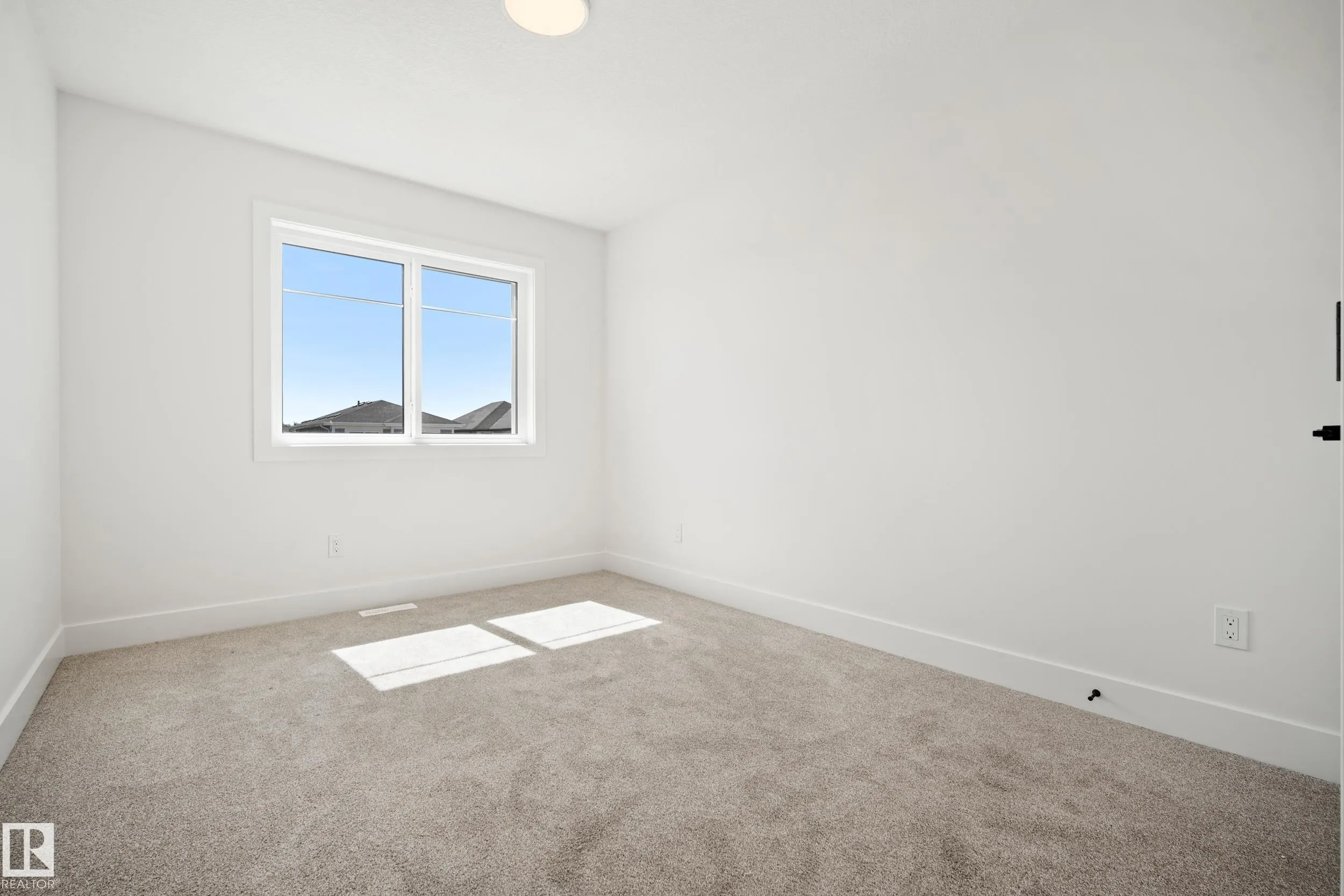 370 Liden Loop