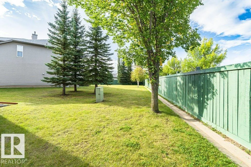 15 WOODSMERE Close