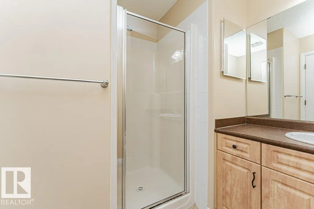 15 WOODSMERE Close
