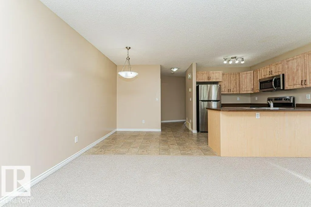 15 WOODSMERE Close