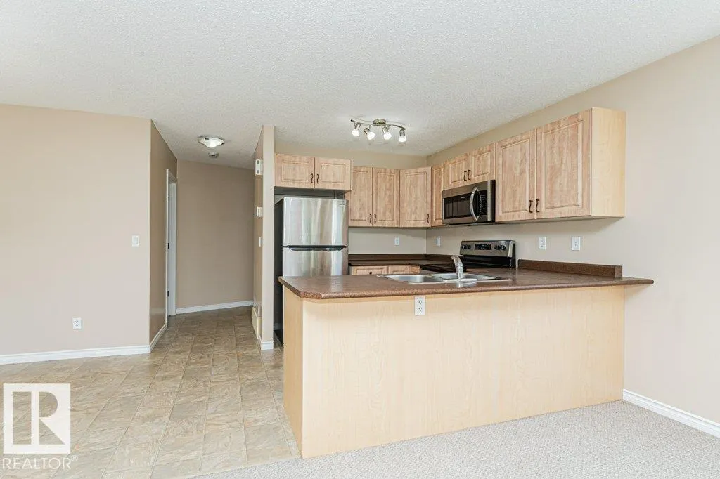 15 WOODSMERE Close