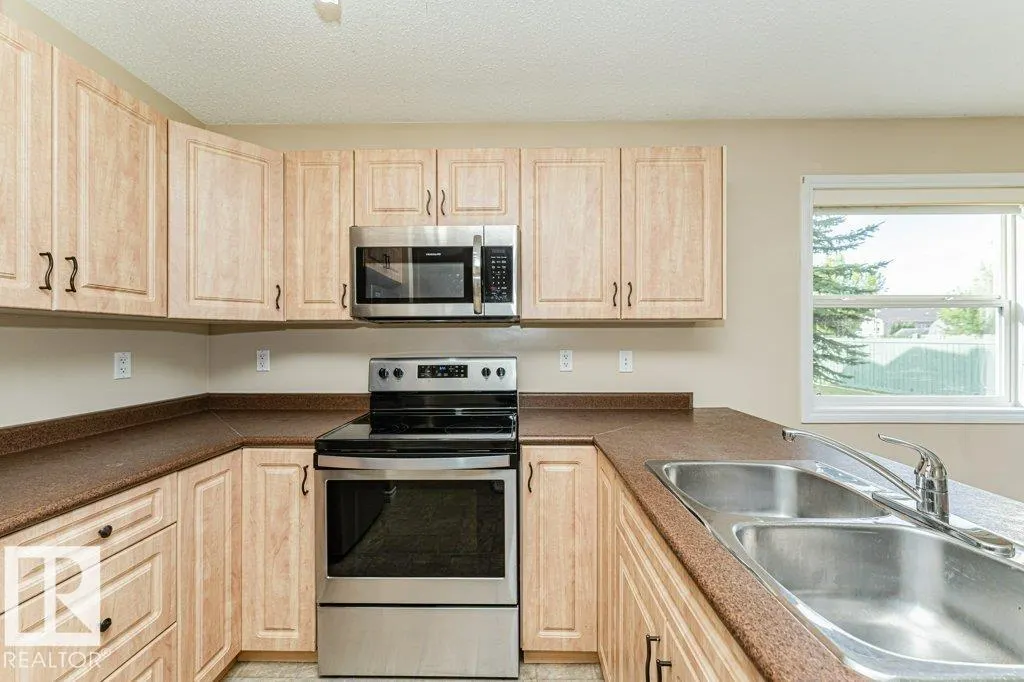 15 WOODSMERE Close