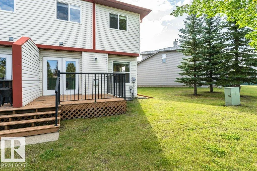 15 WOODSMERE Close