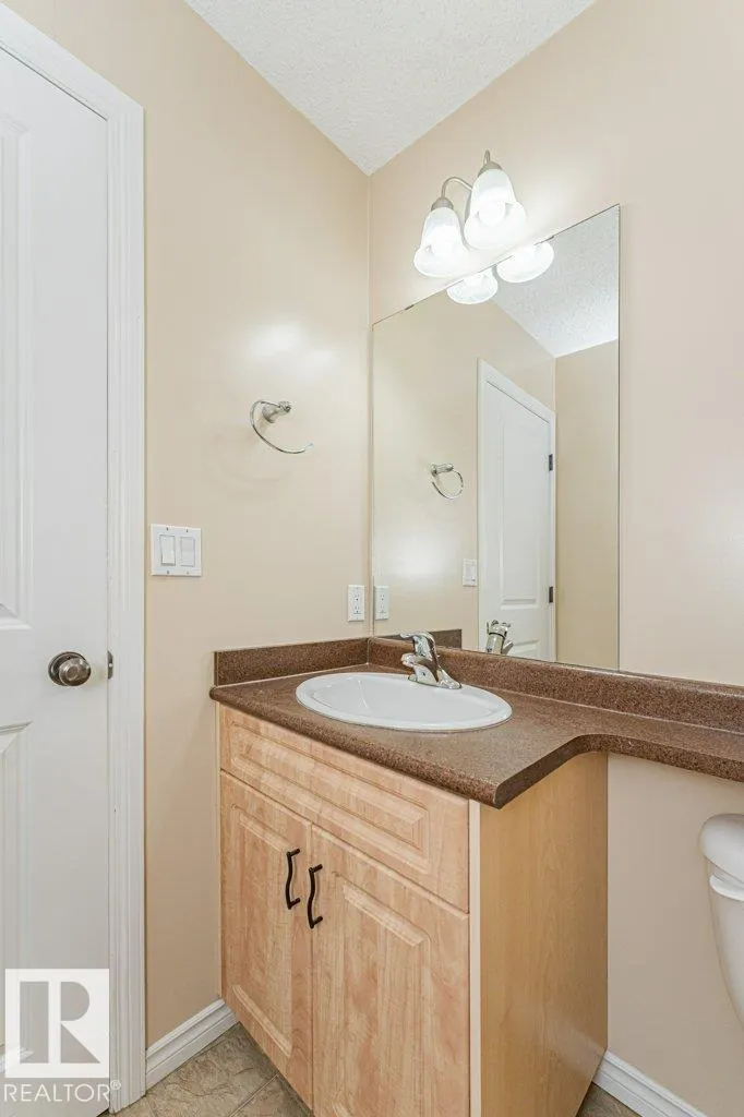 15 WOODSMERE Close