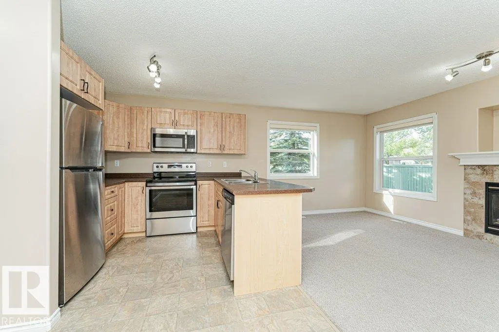 15 WOODSMERE Close