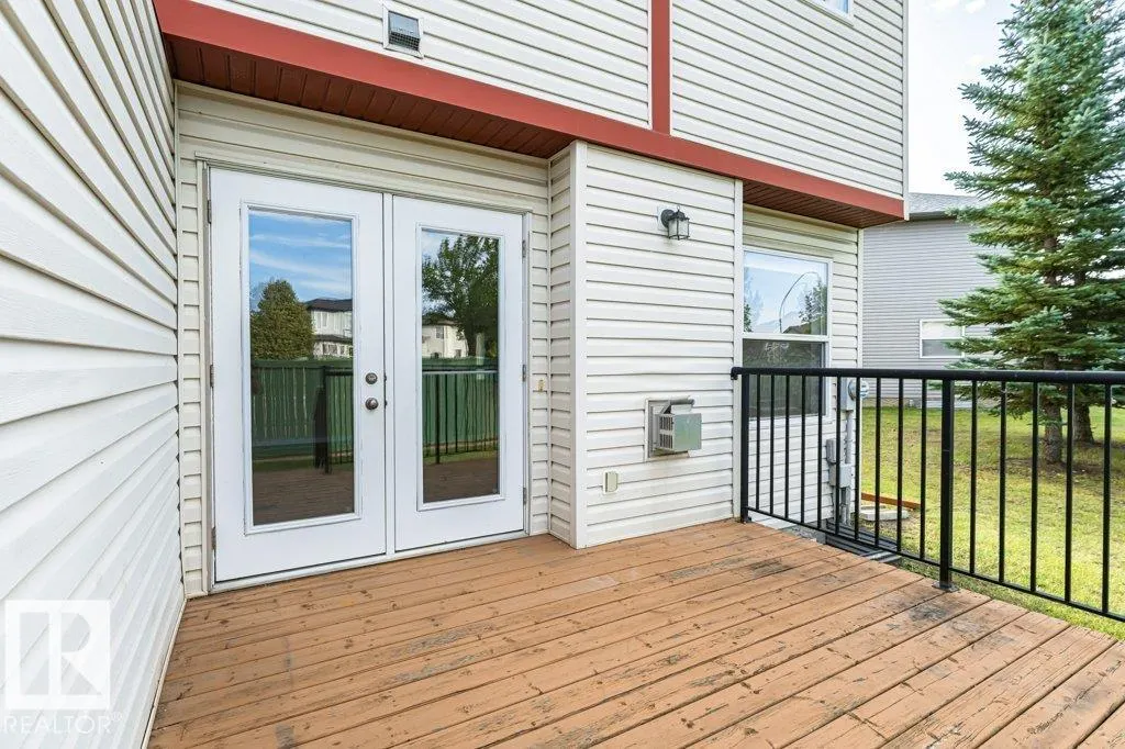 15 WOODSMERE Close