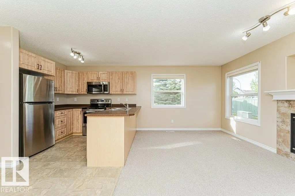 15 WOODSMERE Close