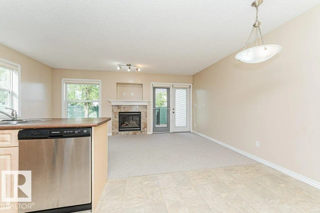 15 WOODSMERE Close