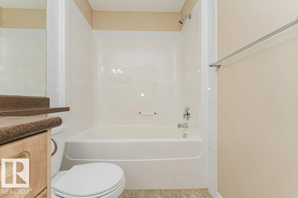 15 WOODSMERE Close