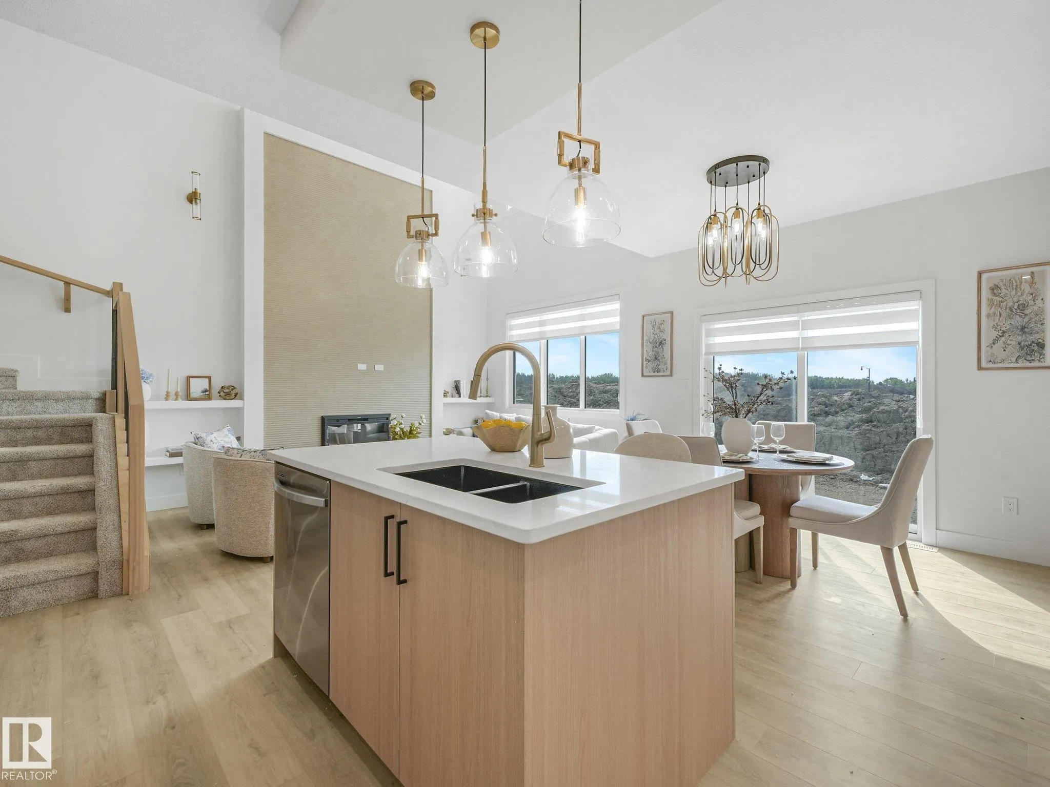 102 Ravenshire Wynd