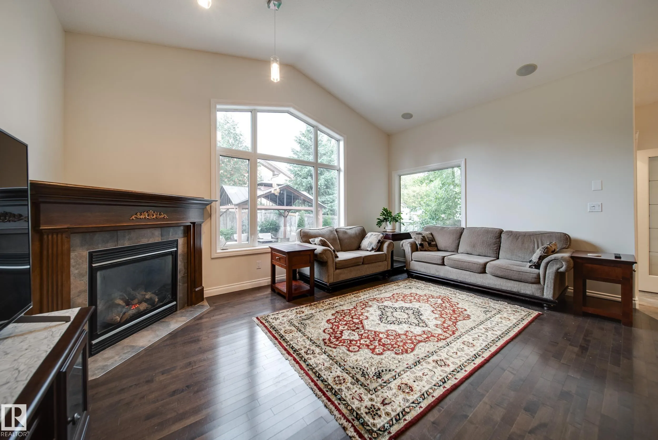 2410 WARRY Place