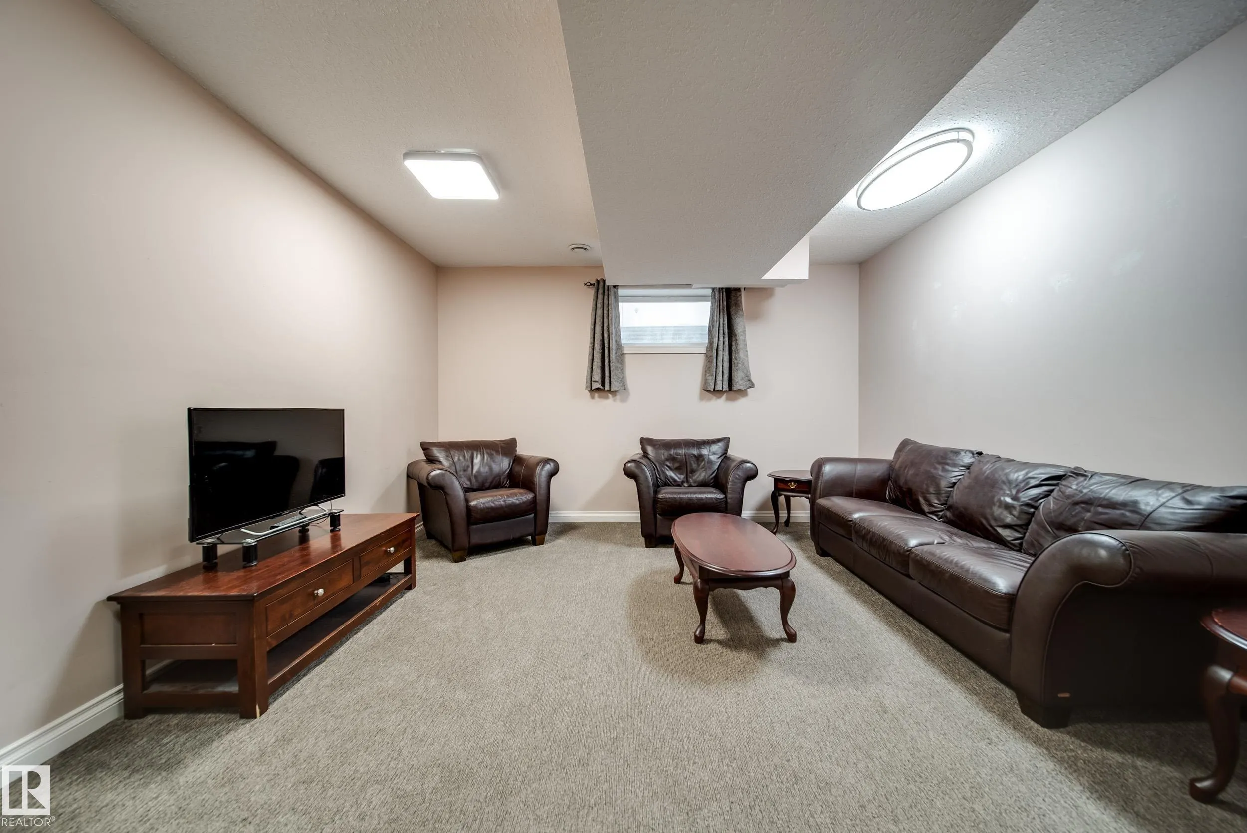 2410 WARRY Place