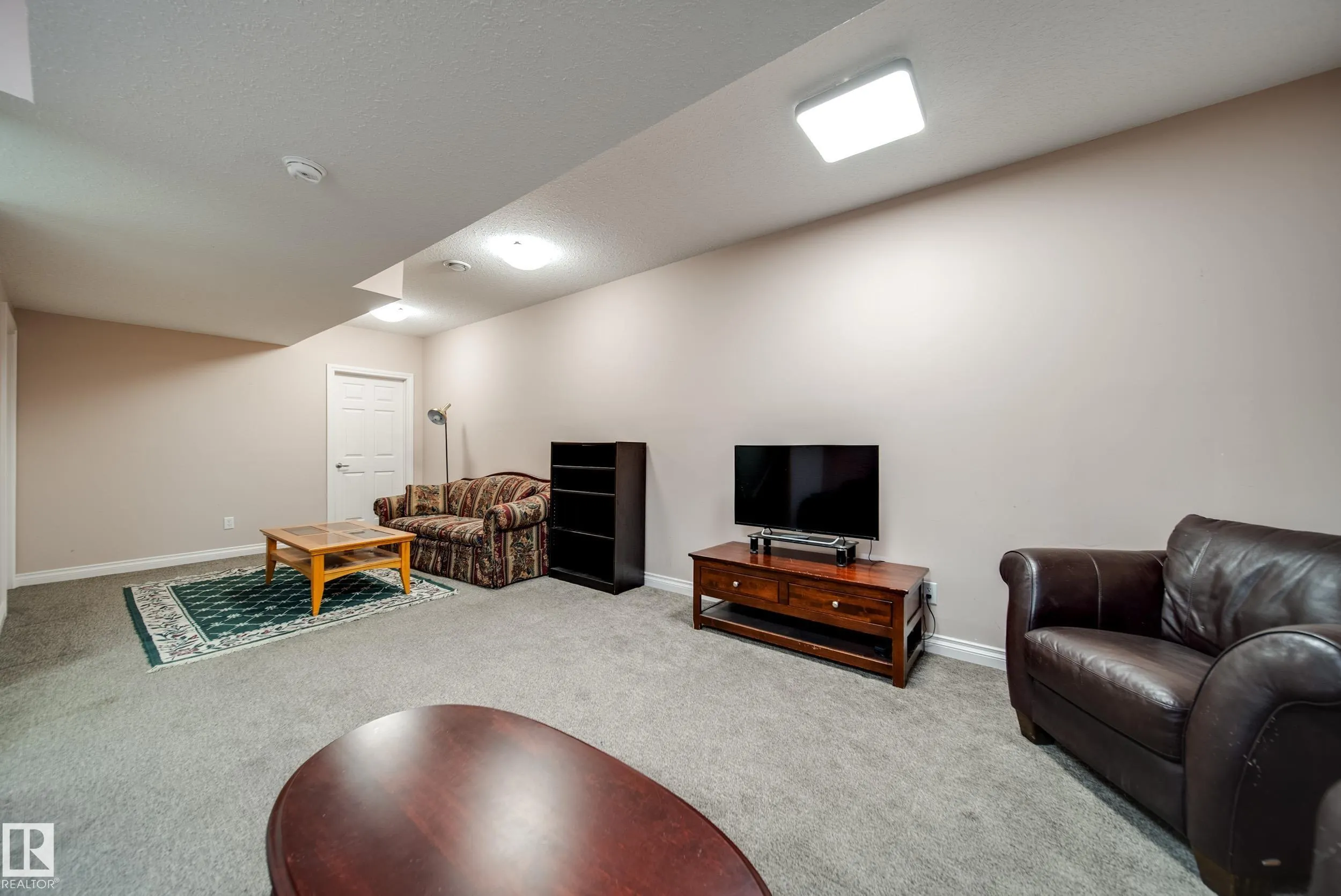 2410 WARRY Place