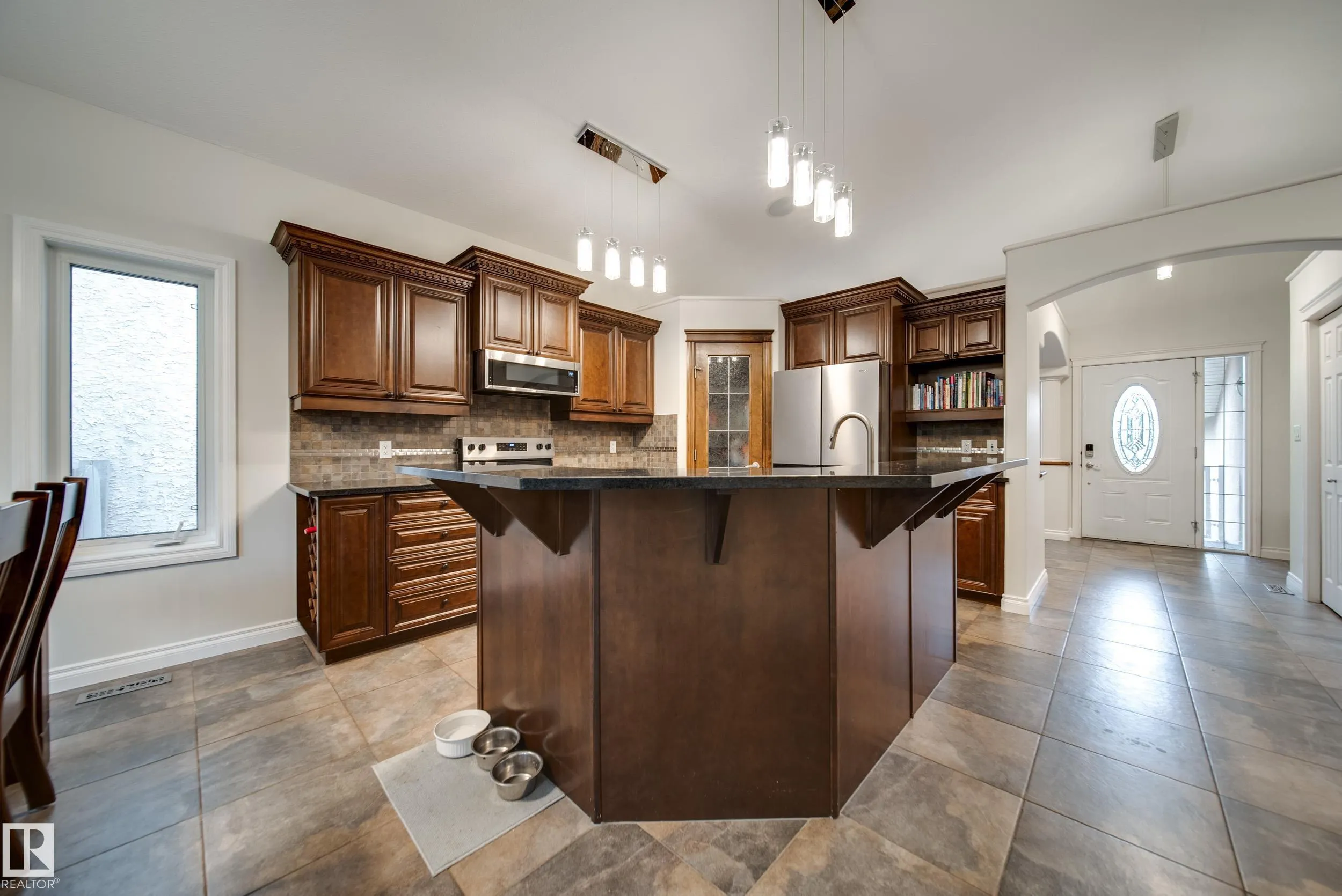 2410 WARRY Place