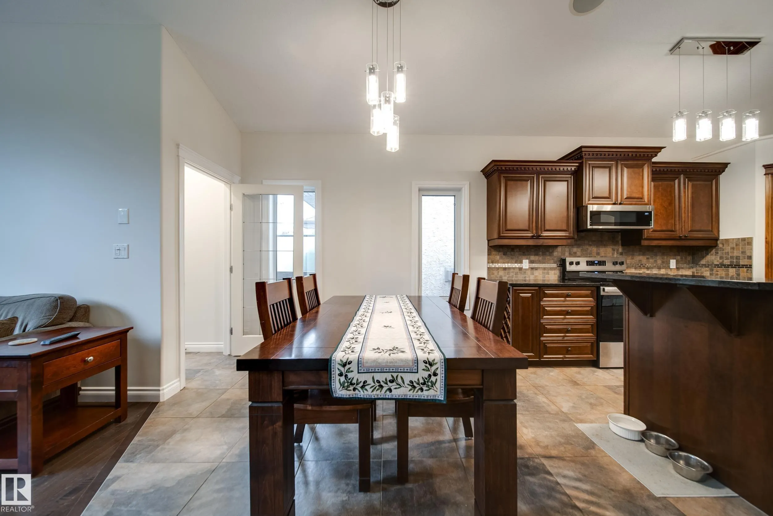 2410 WARRY Place
