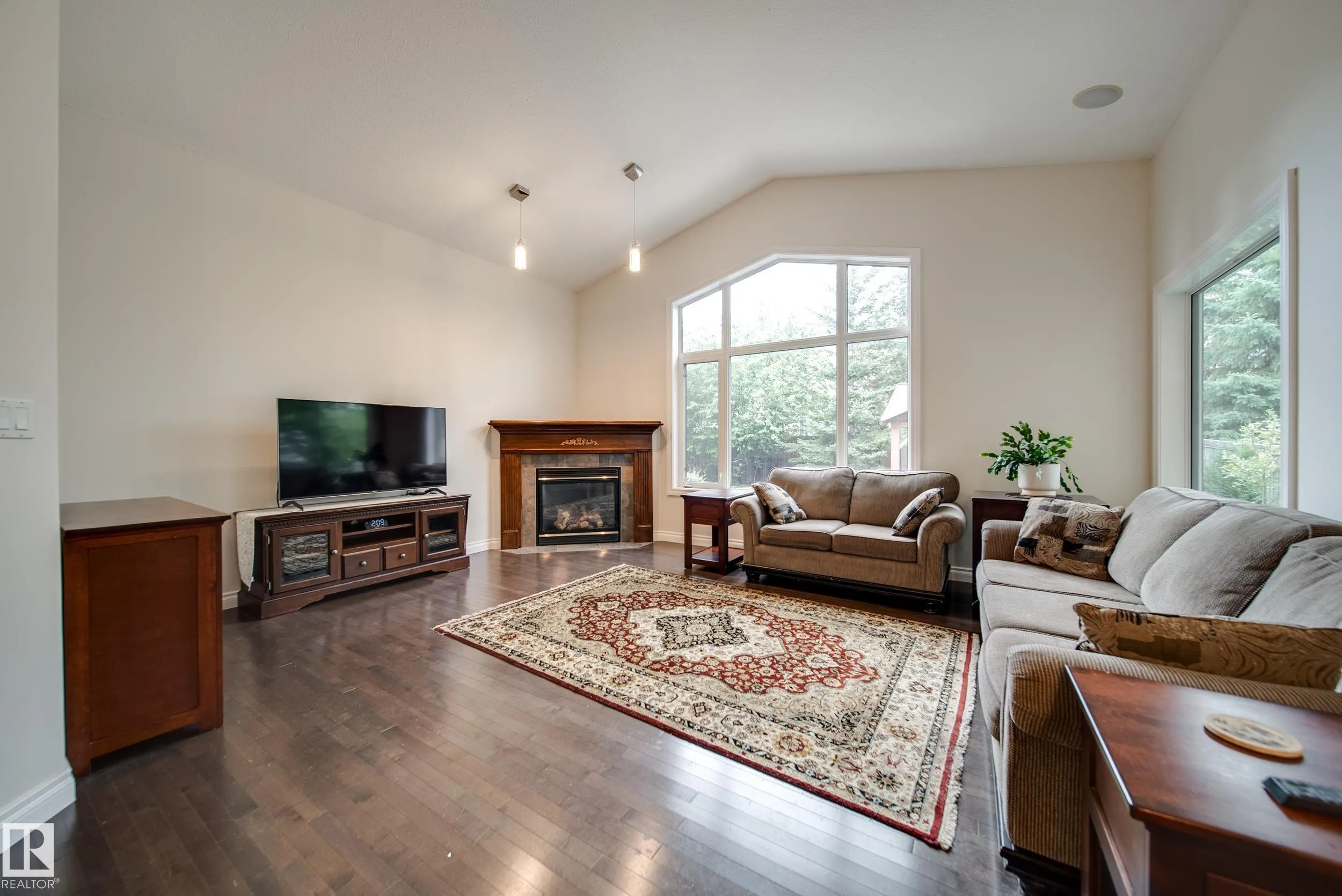 2410 WARRY Place