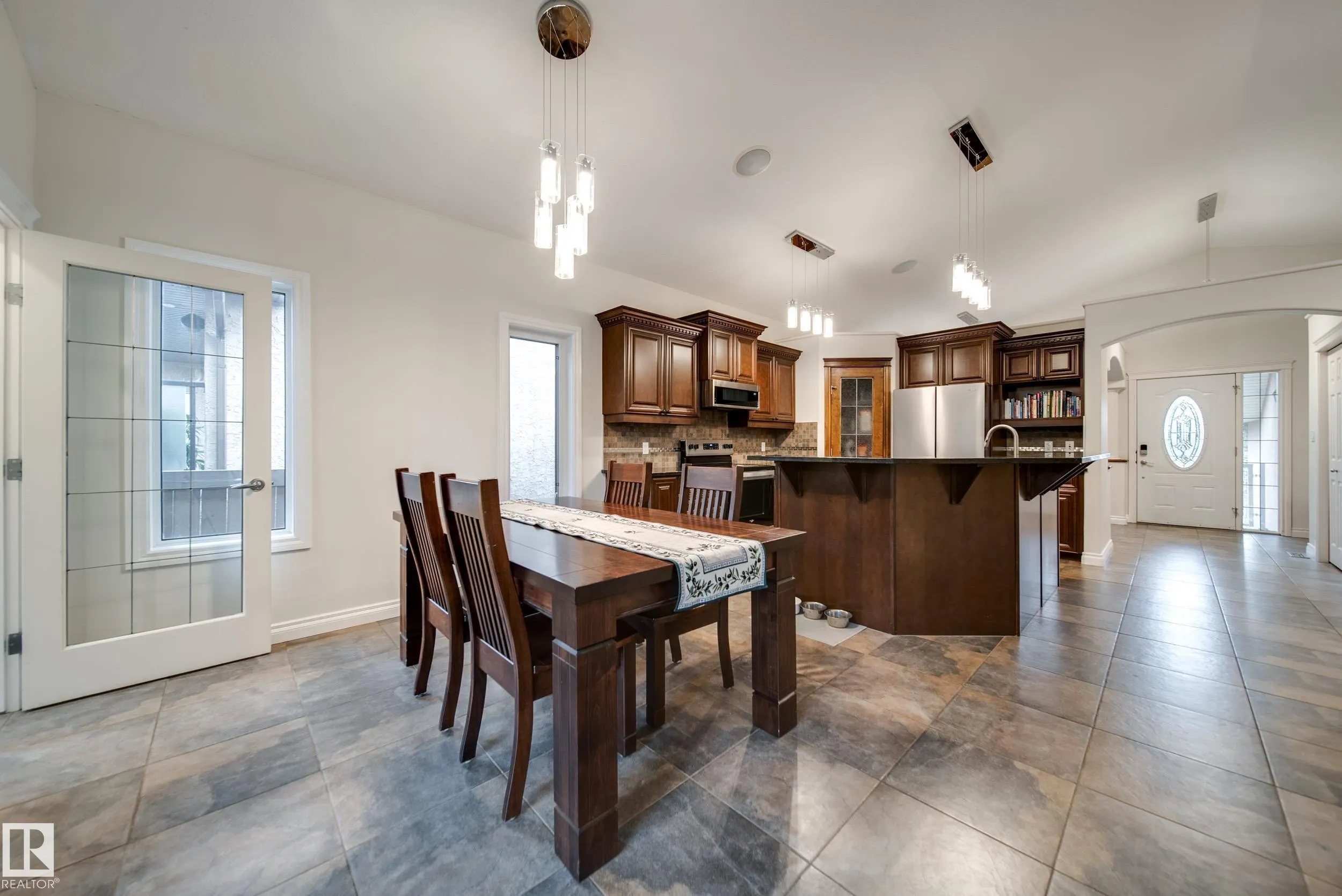 2410 WARRY Place