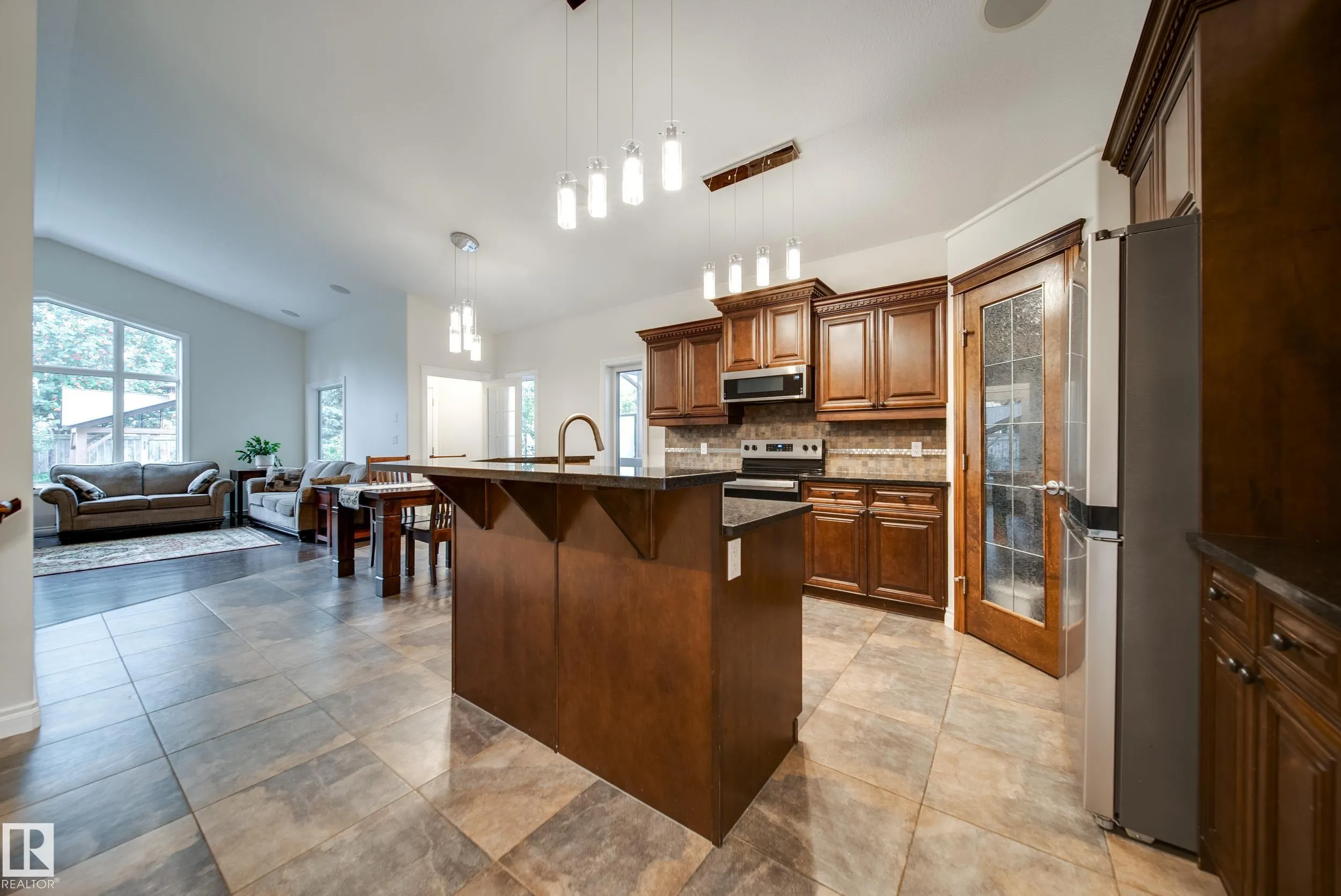 2410 WARRY Place