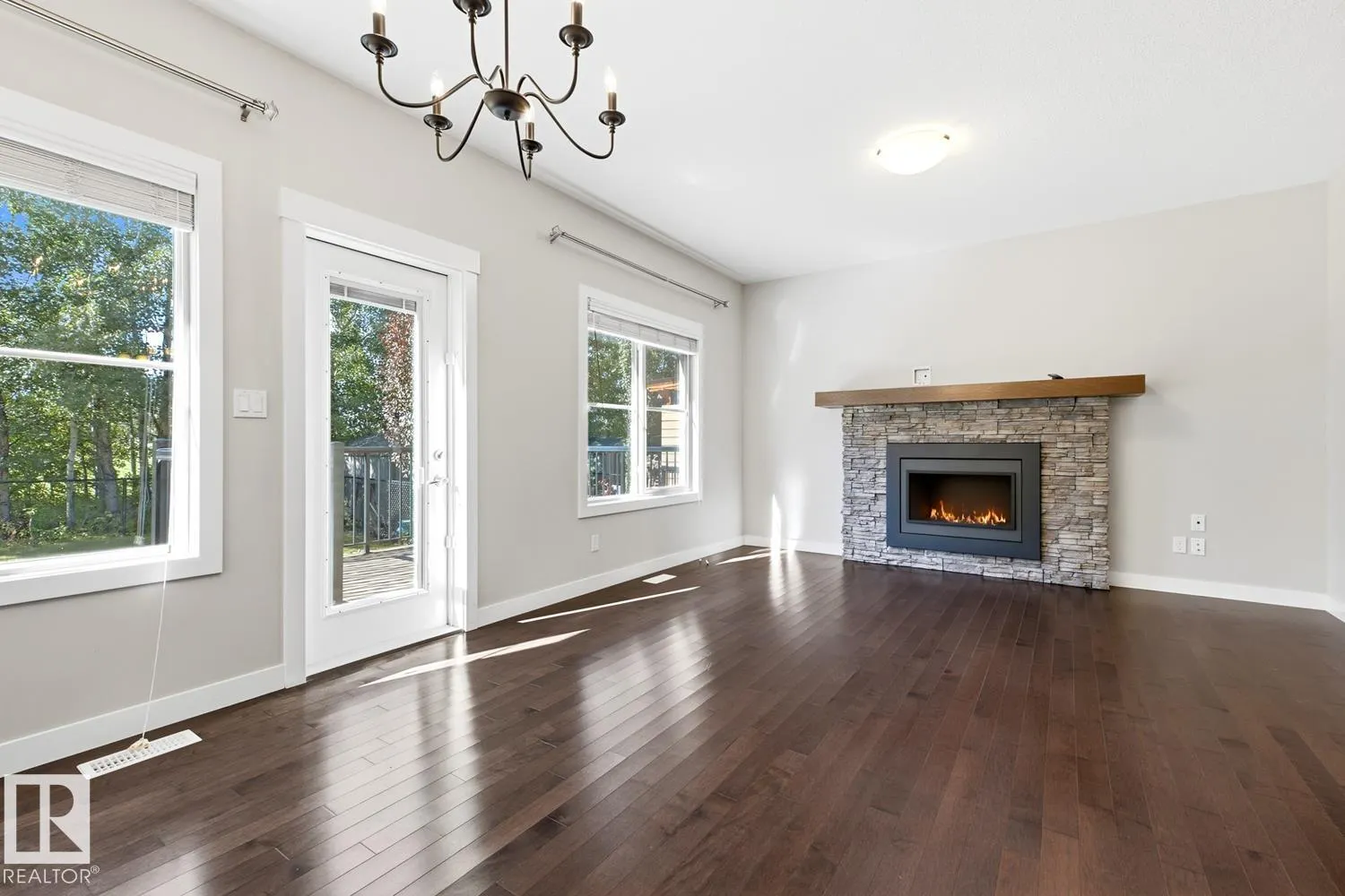 39 GREENBURY Manor