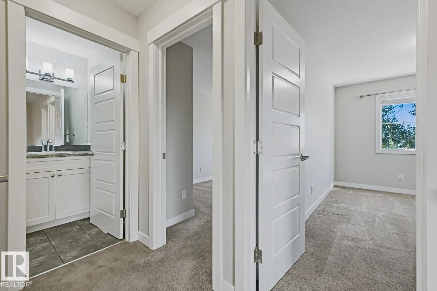 39 GREENBURY Manor