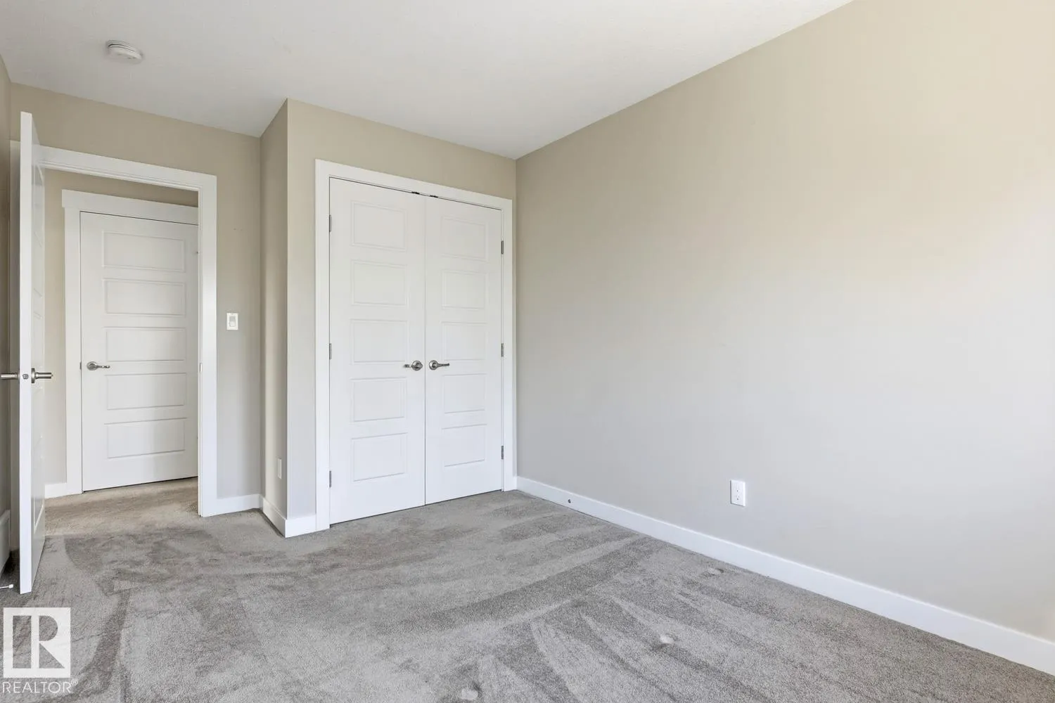 39 GREENBURY Manor