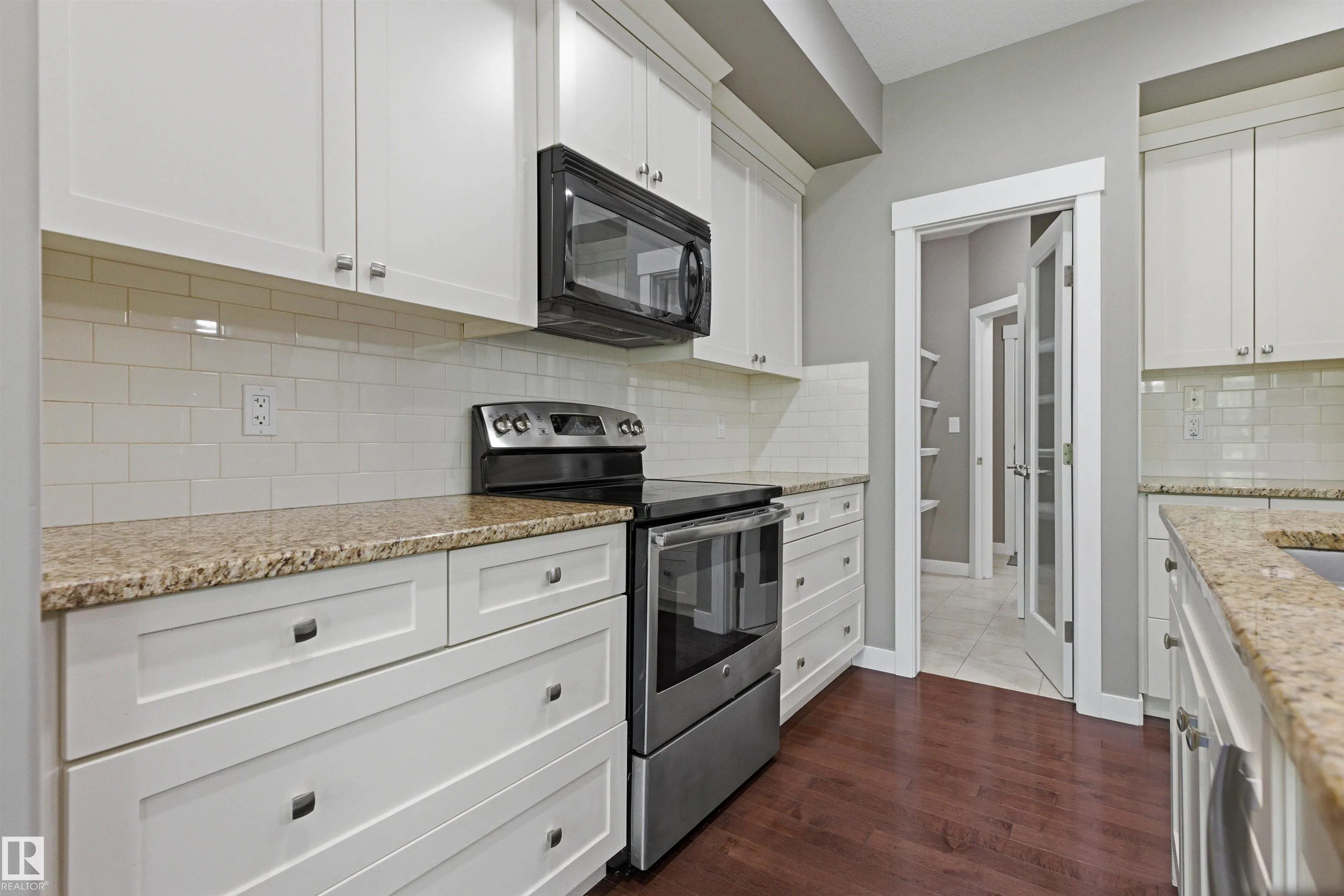 37 GREENBURY Manor