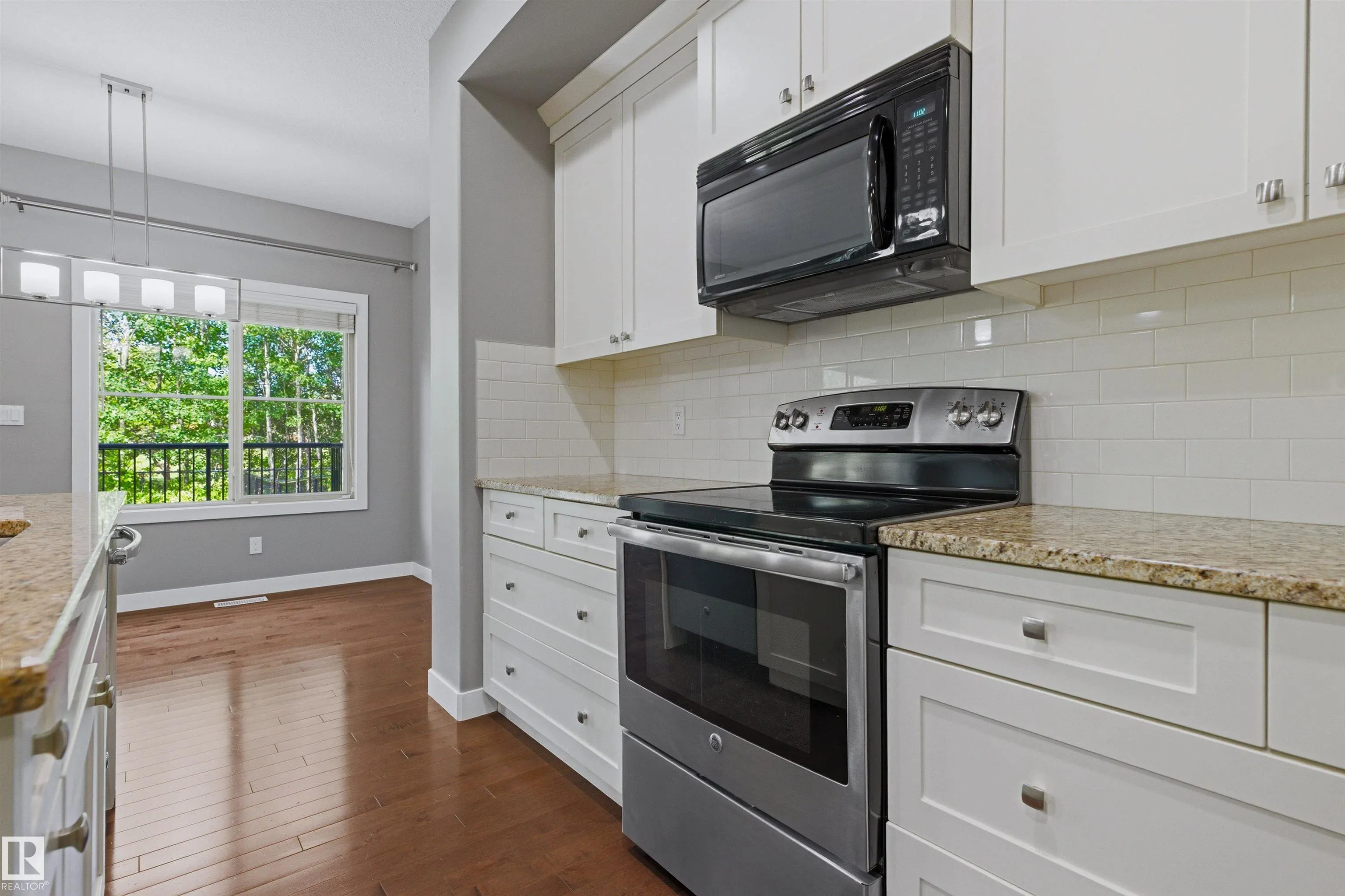 37 GREENBURY Manor