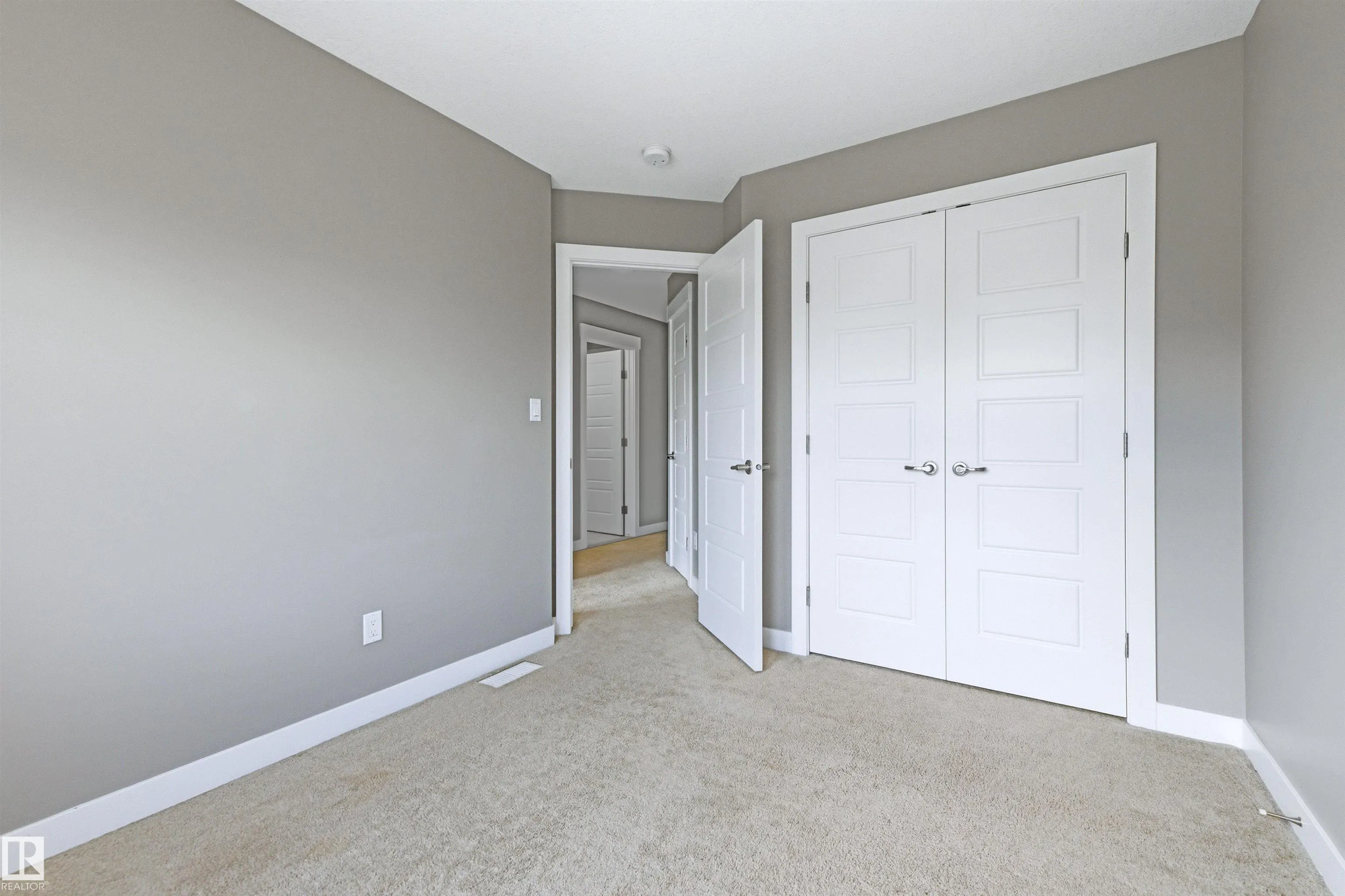 37 GREENBURY Manor