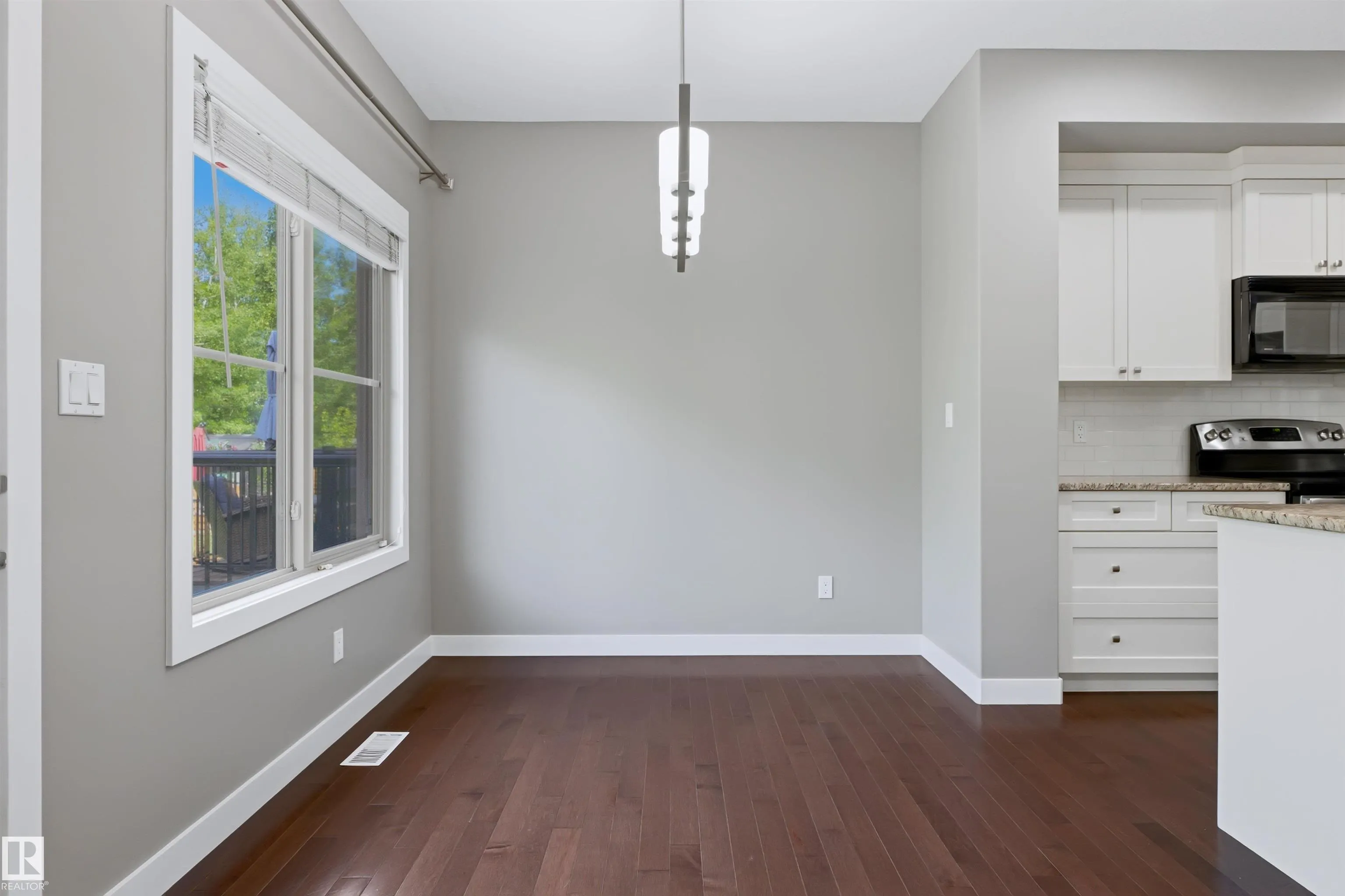 37 GREENBURY Manor