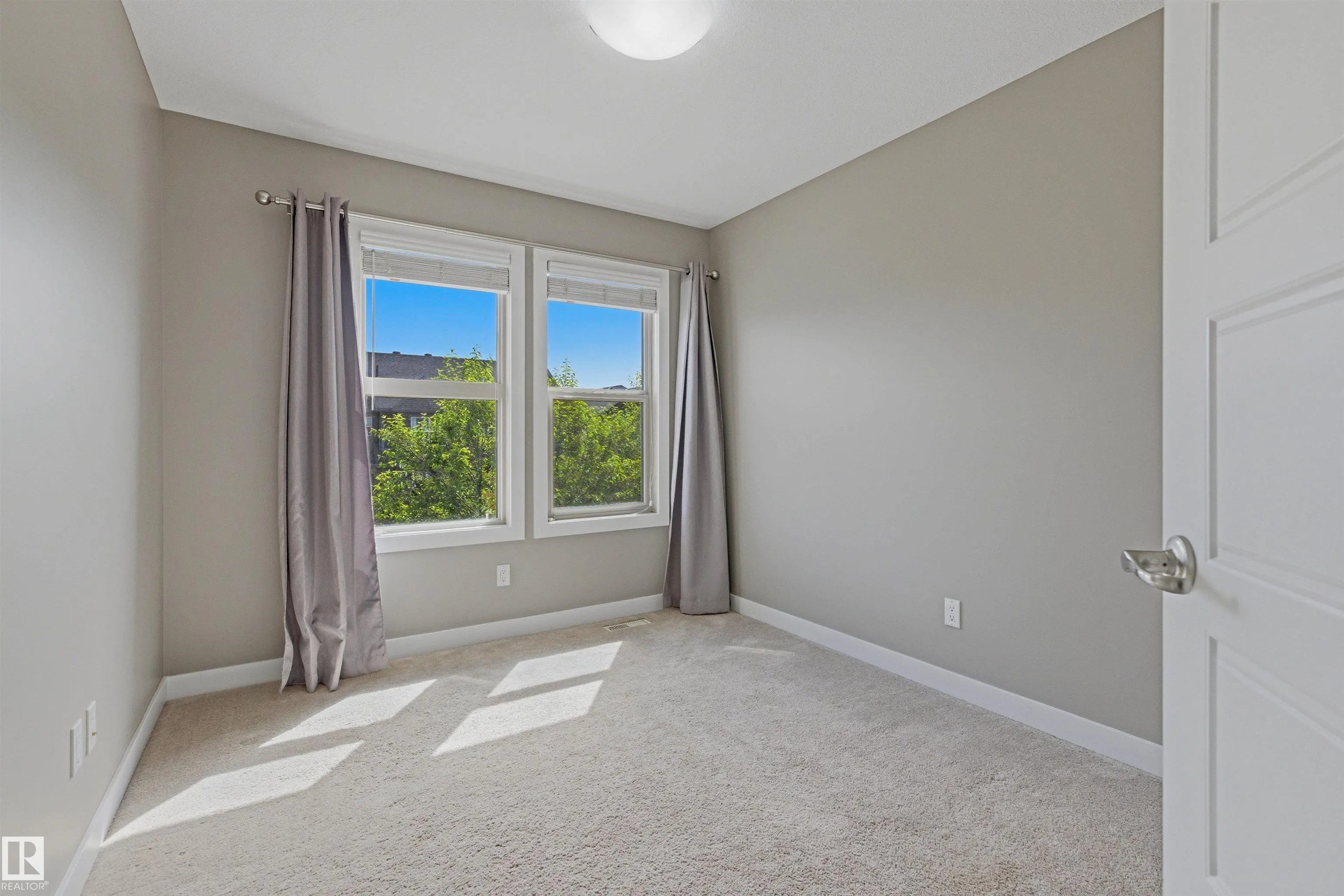 37 GREENBURY Manor