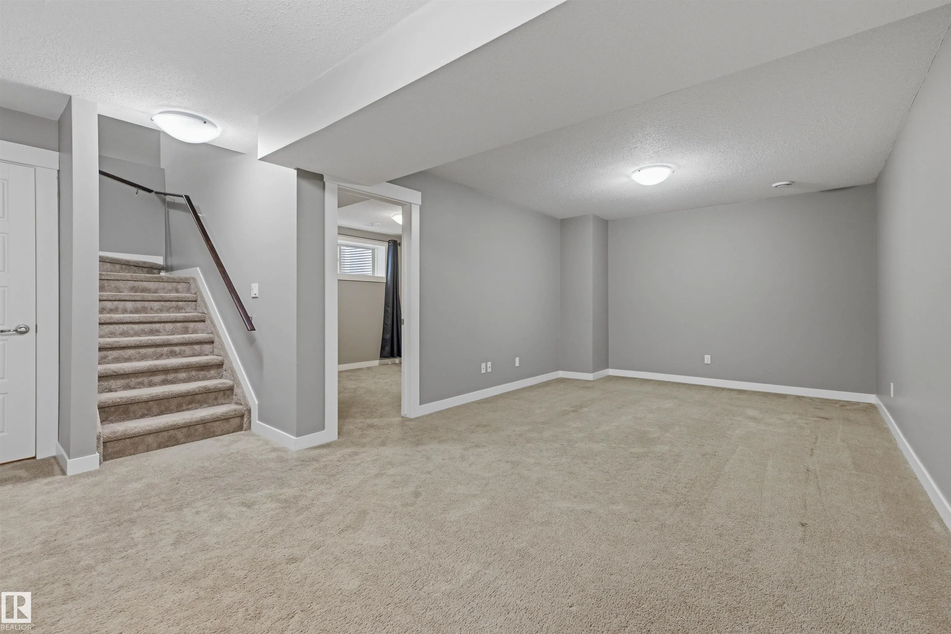 37 GREENBURY Manor