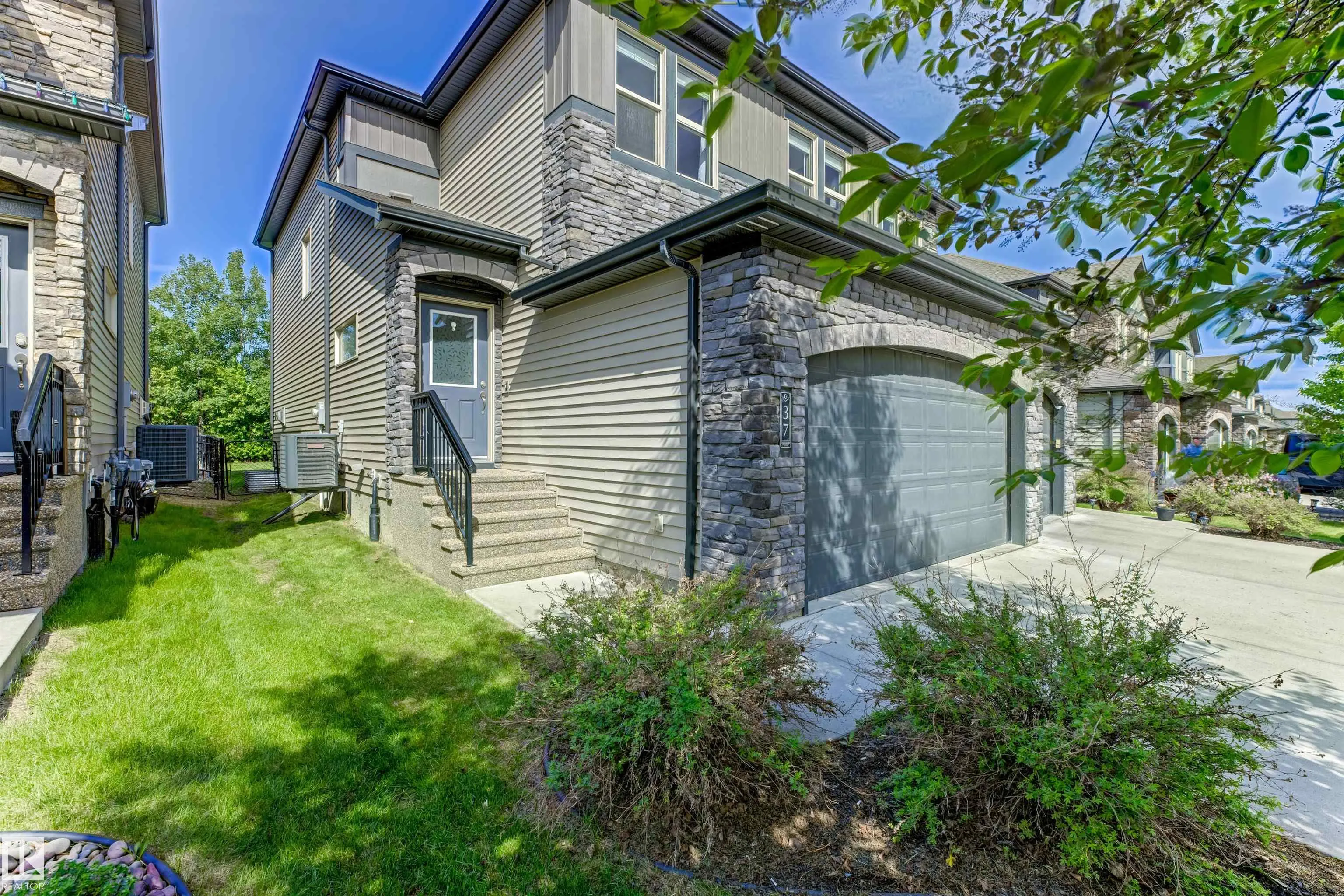 37 GREENBURY Manor