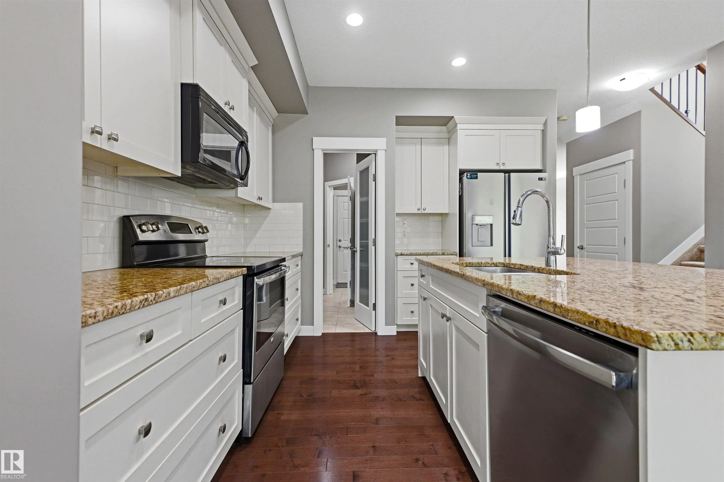 37 GREENBURY Manor