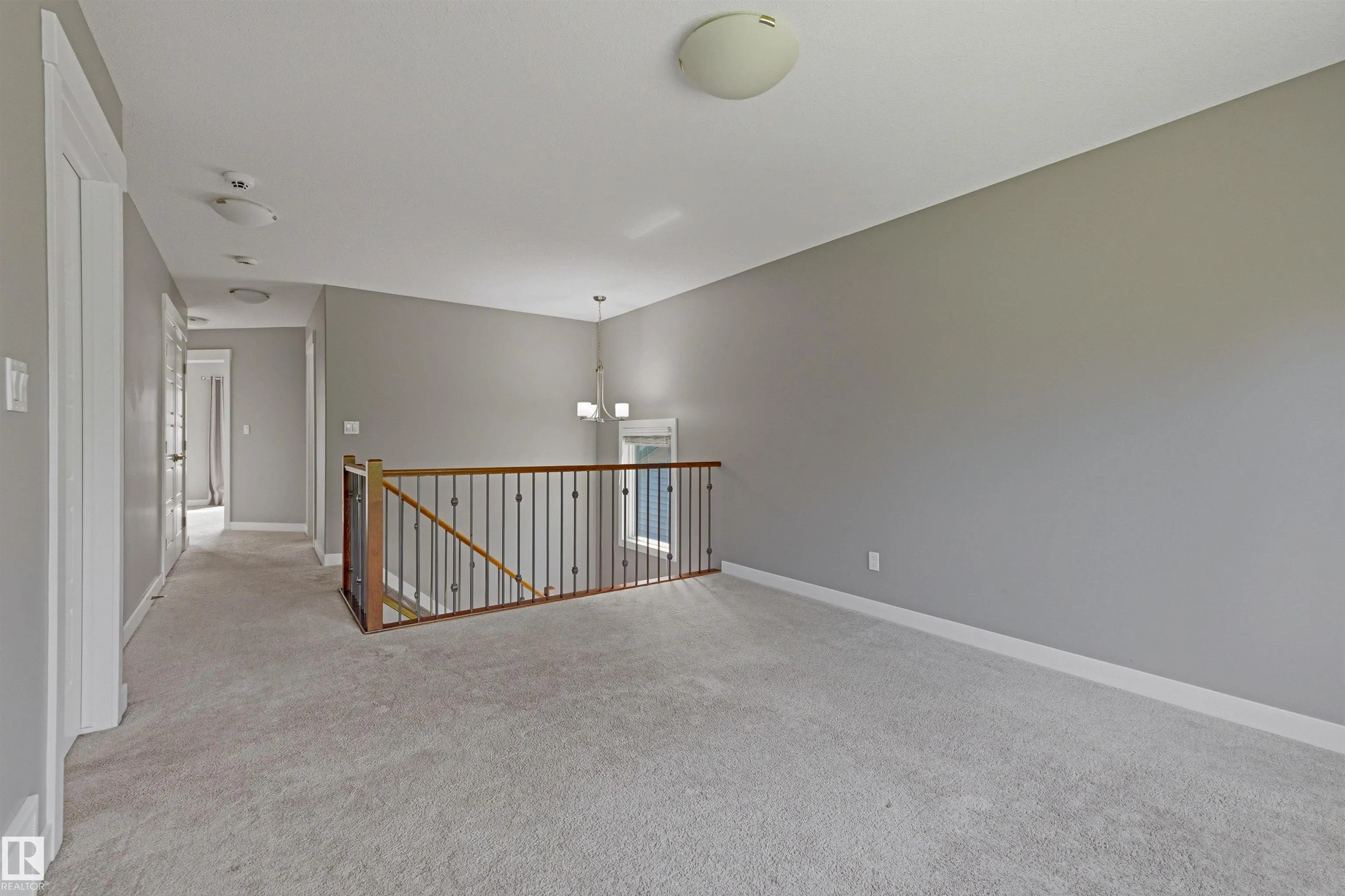 37 GREENBURY Manor