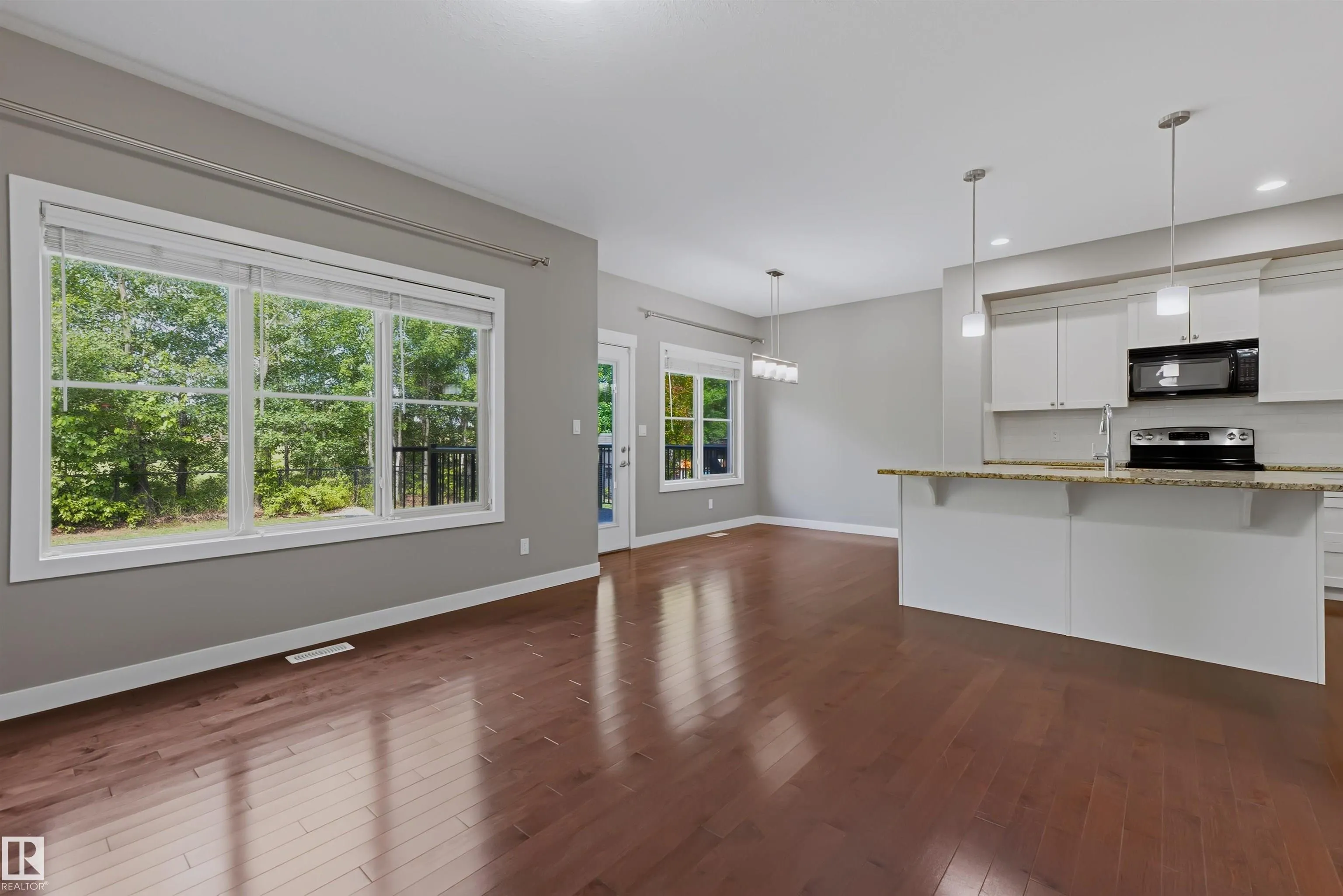 37 GREENBURY Manor