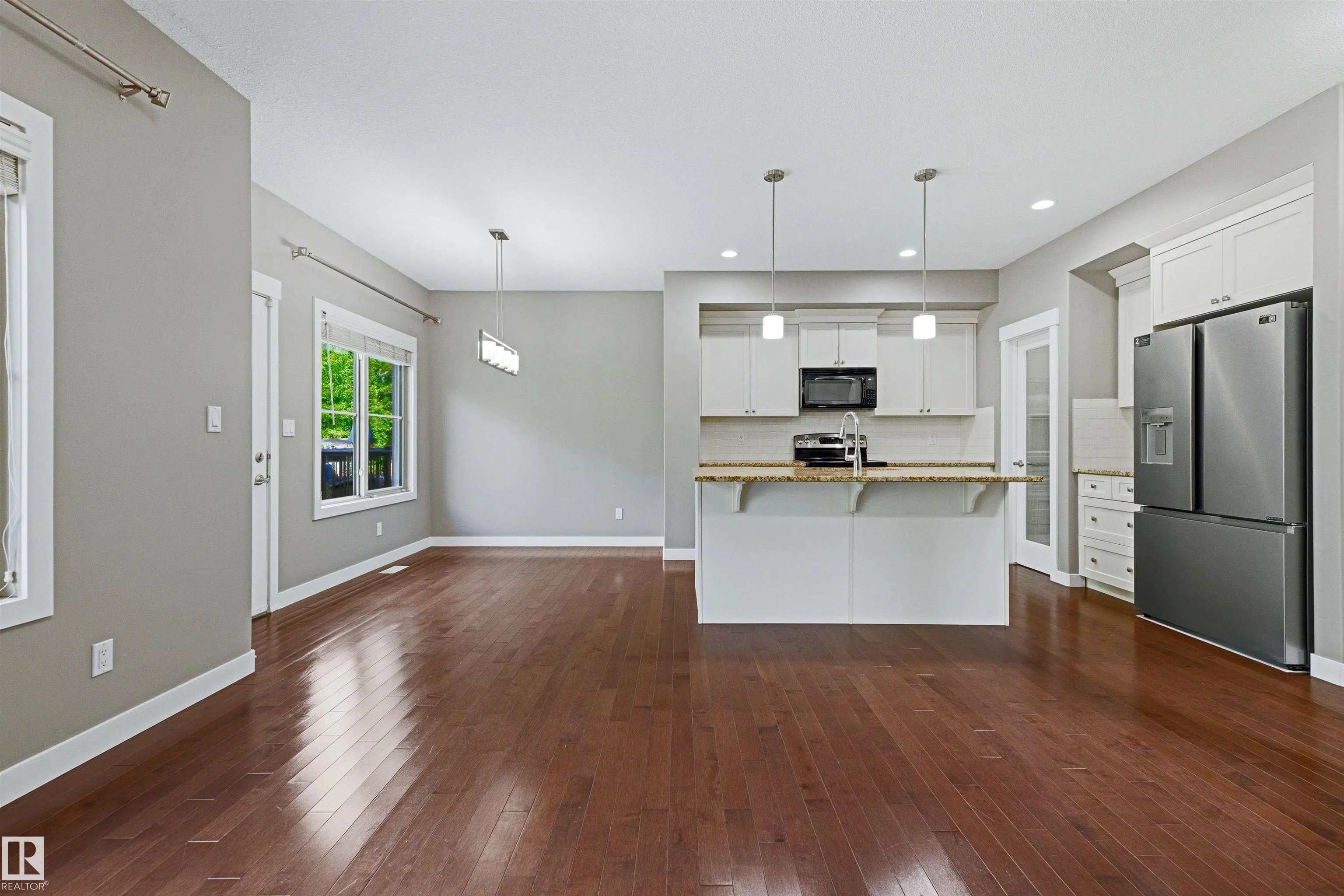 37 GREENBURY Manor