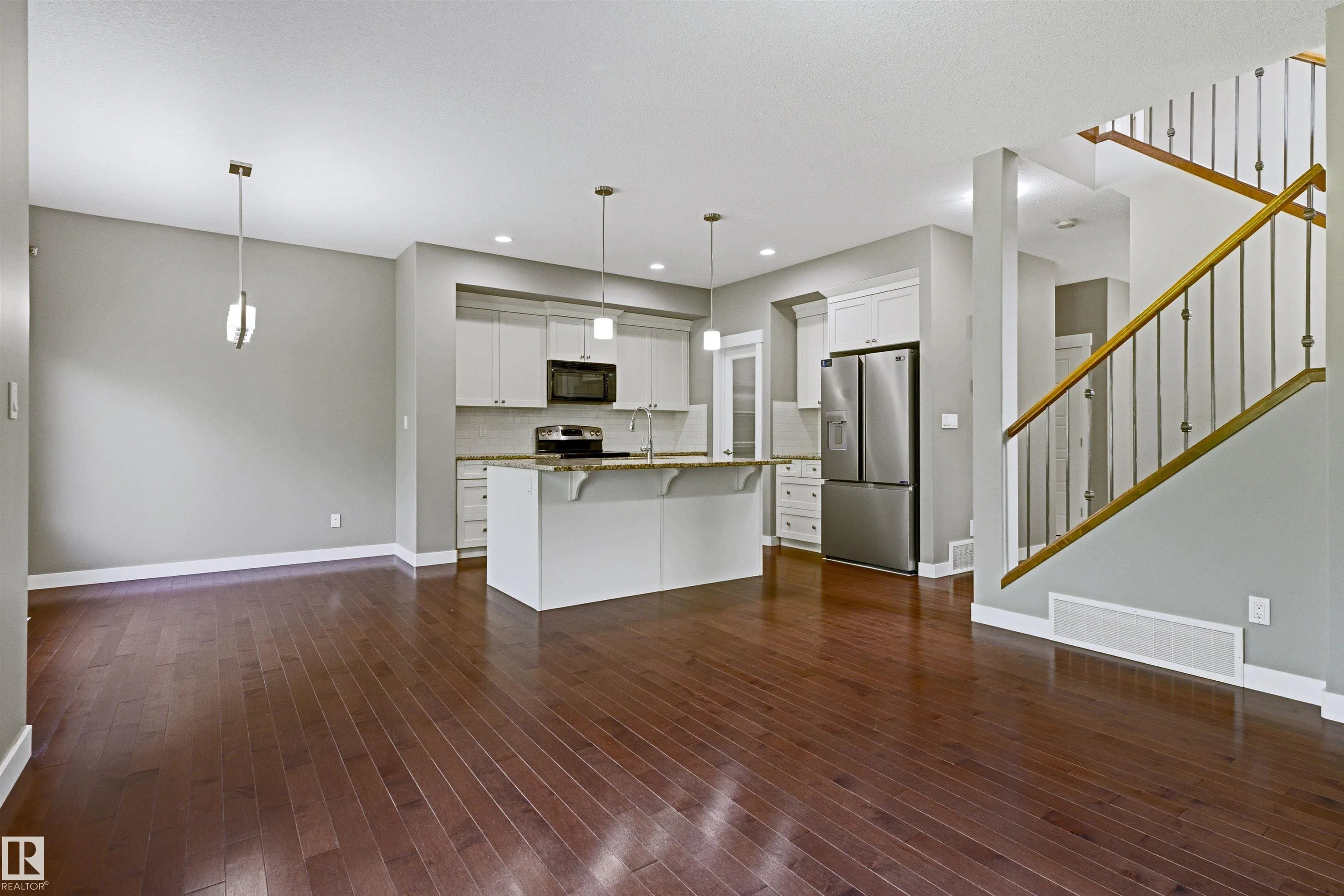 37 GREENBURY Manor