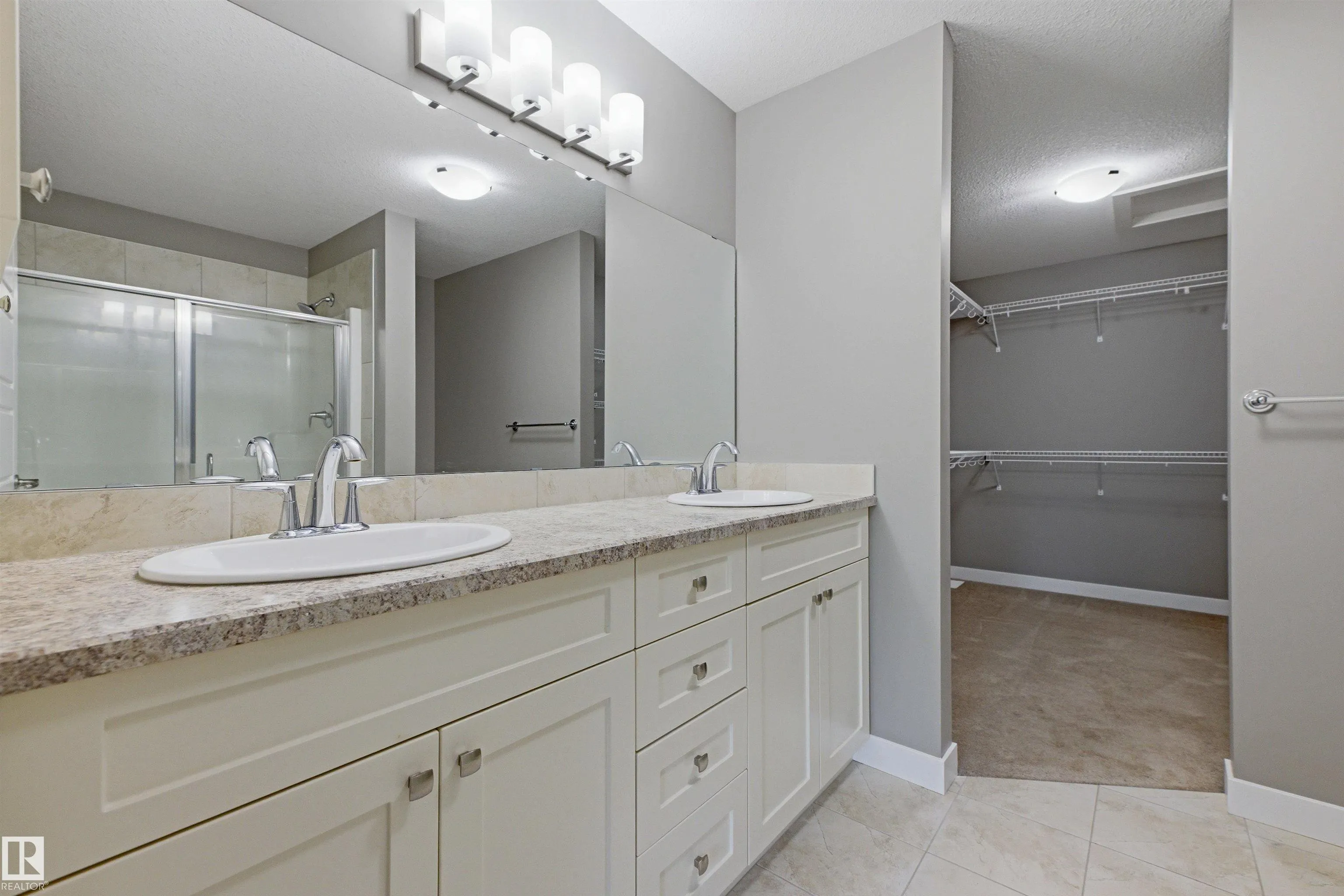37 GREENBURY Manor