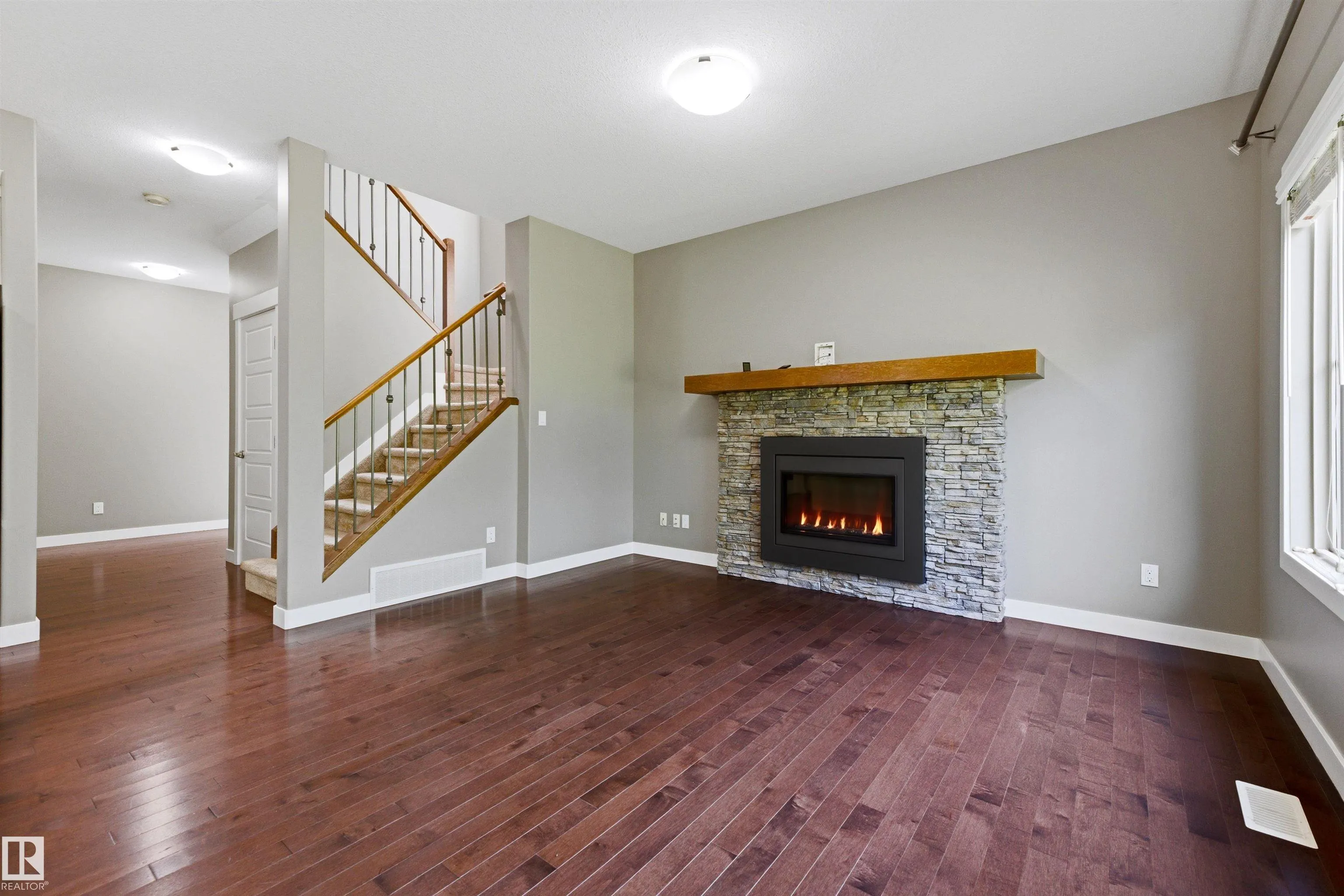37 GREENBURY Manor