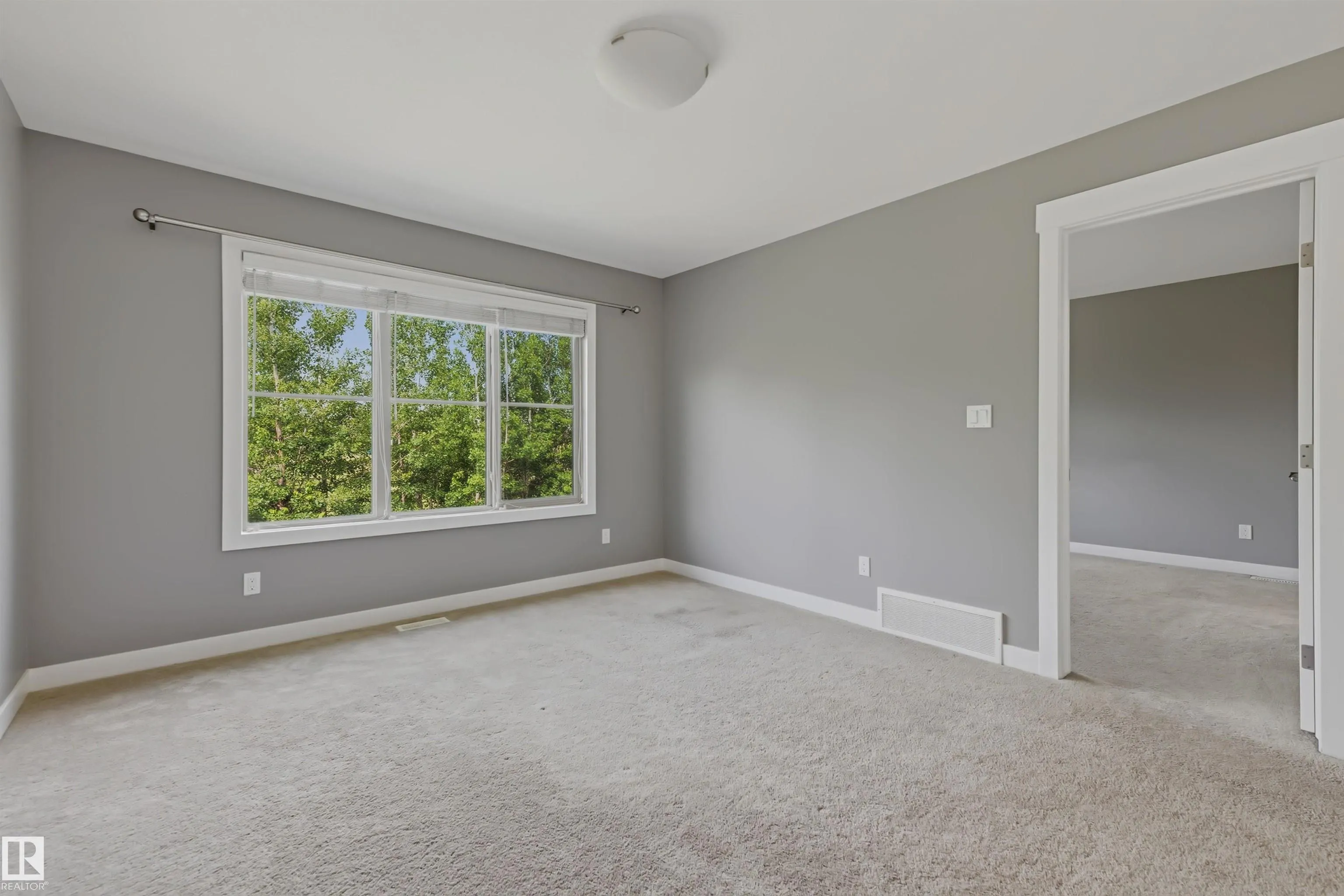 37 GREENBURY Manor